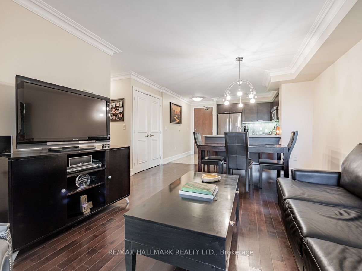650 Sheppard Ave E, #207