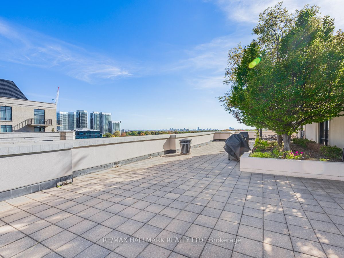 650 Sheppard Ave E, #207