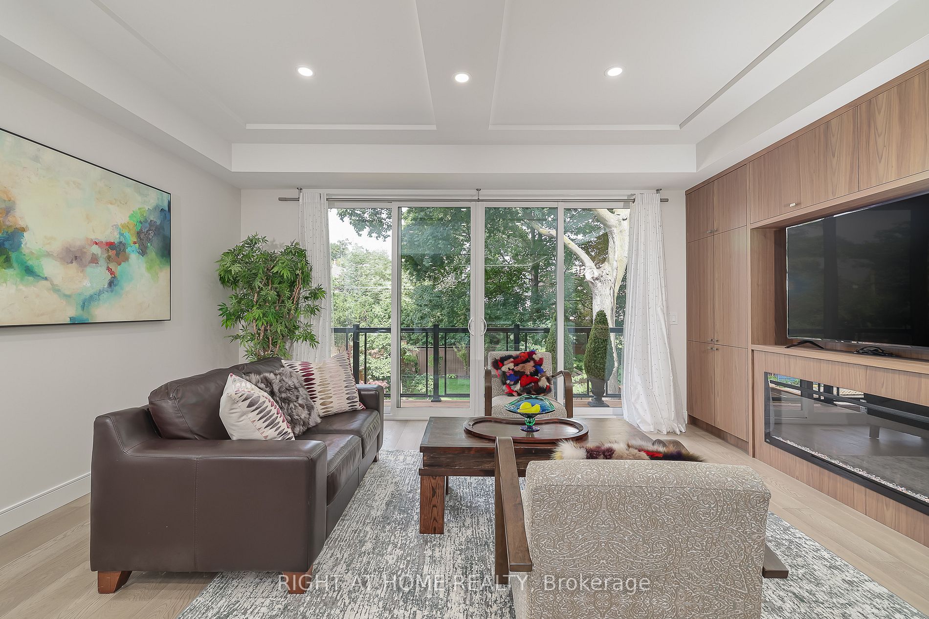 194 Sheldrake Boulevard E