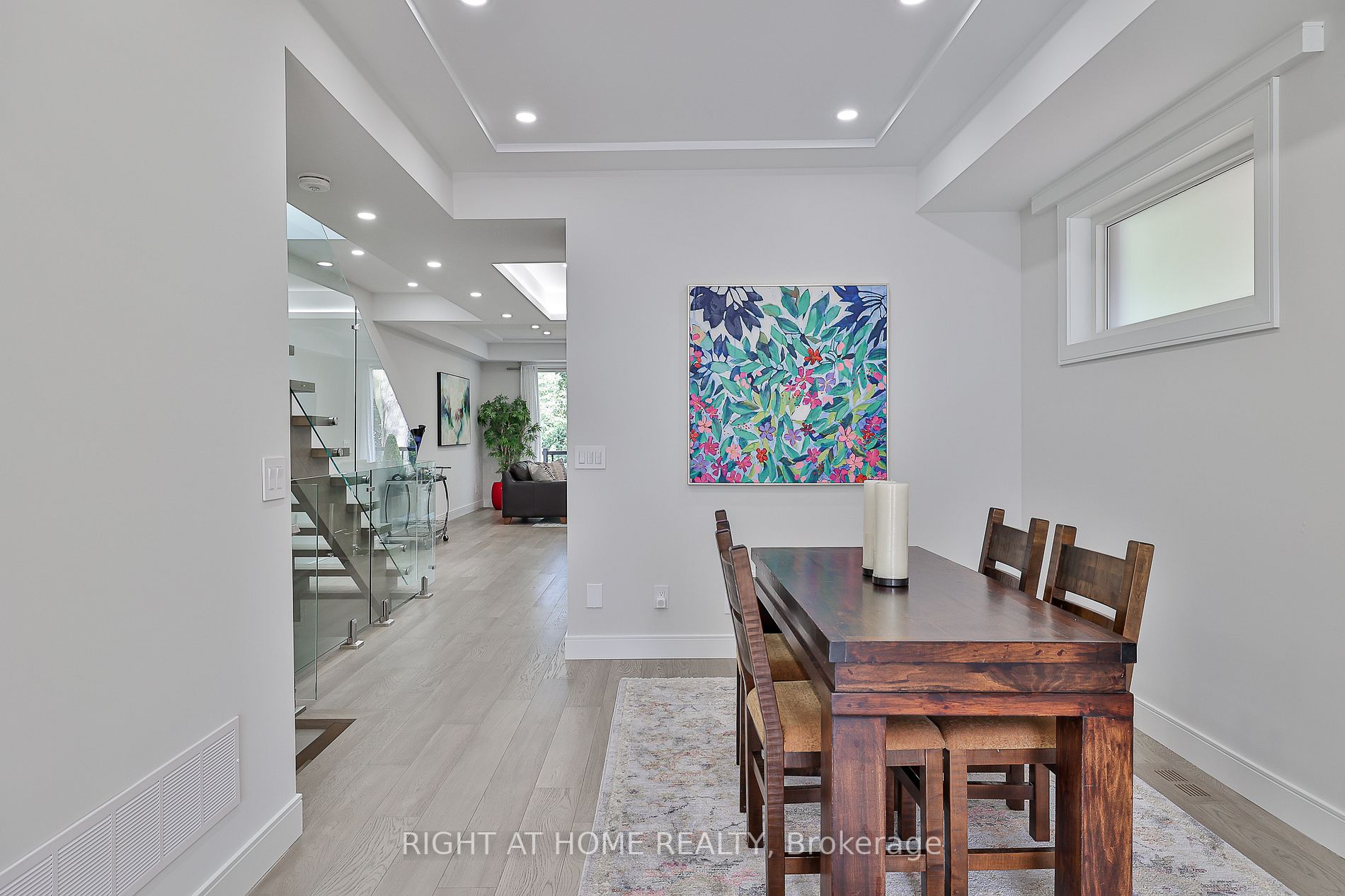 194 Sheldrake Boulevard E