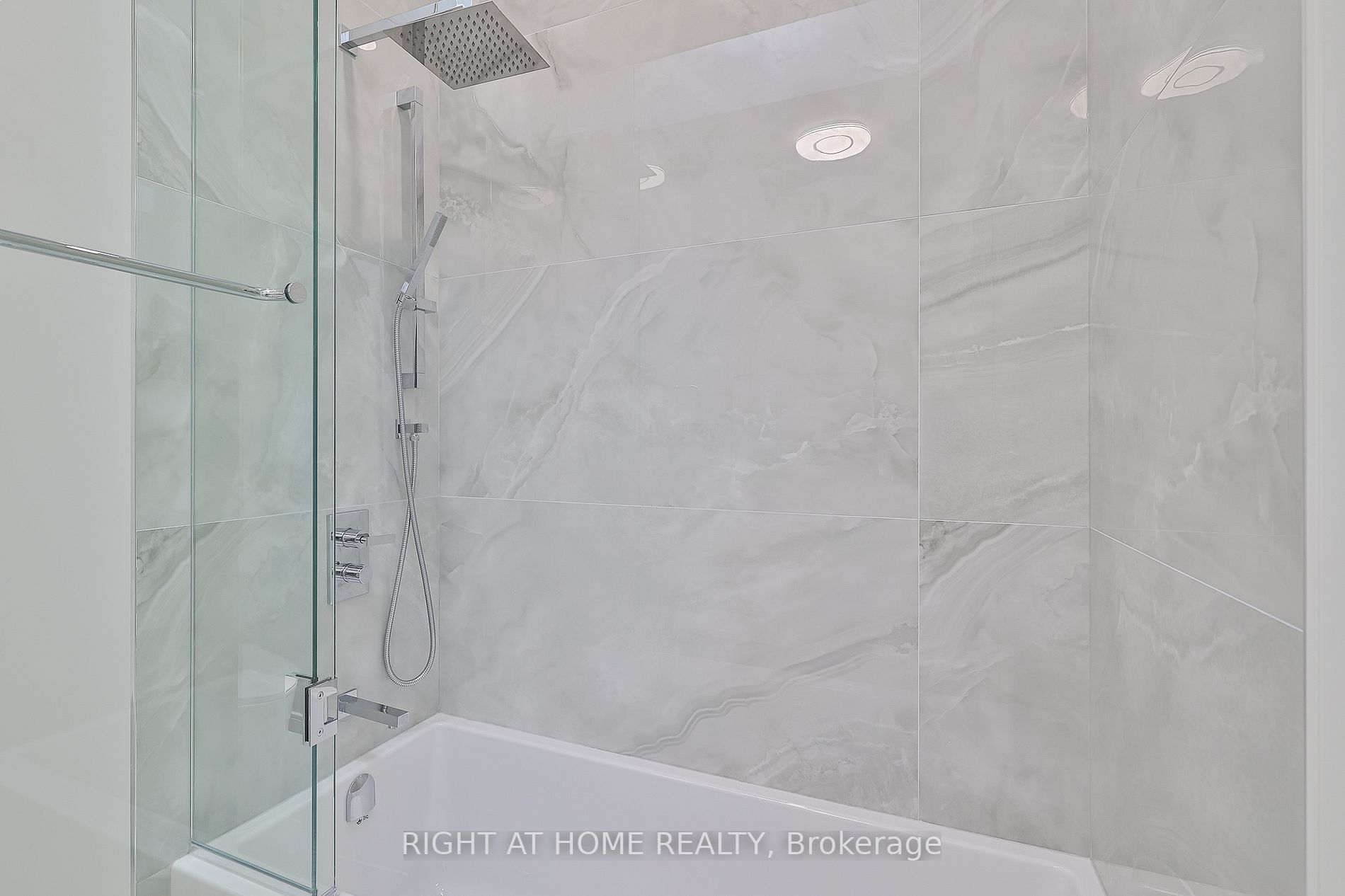 194 Sheldrake Boulevard E