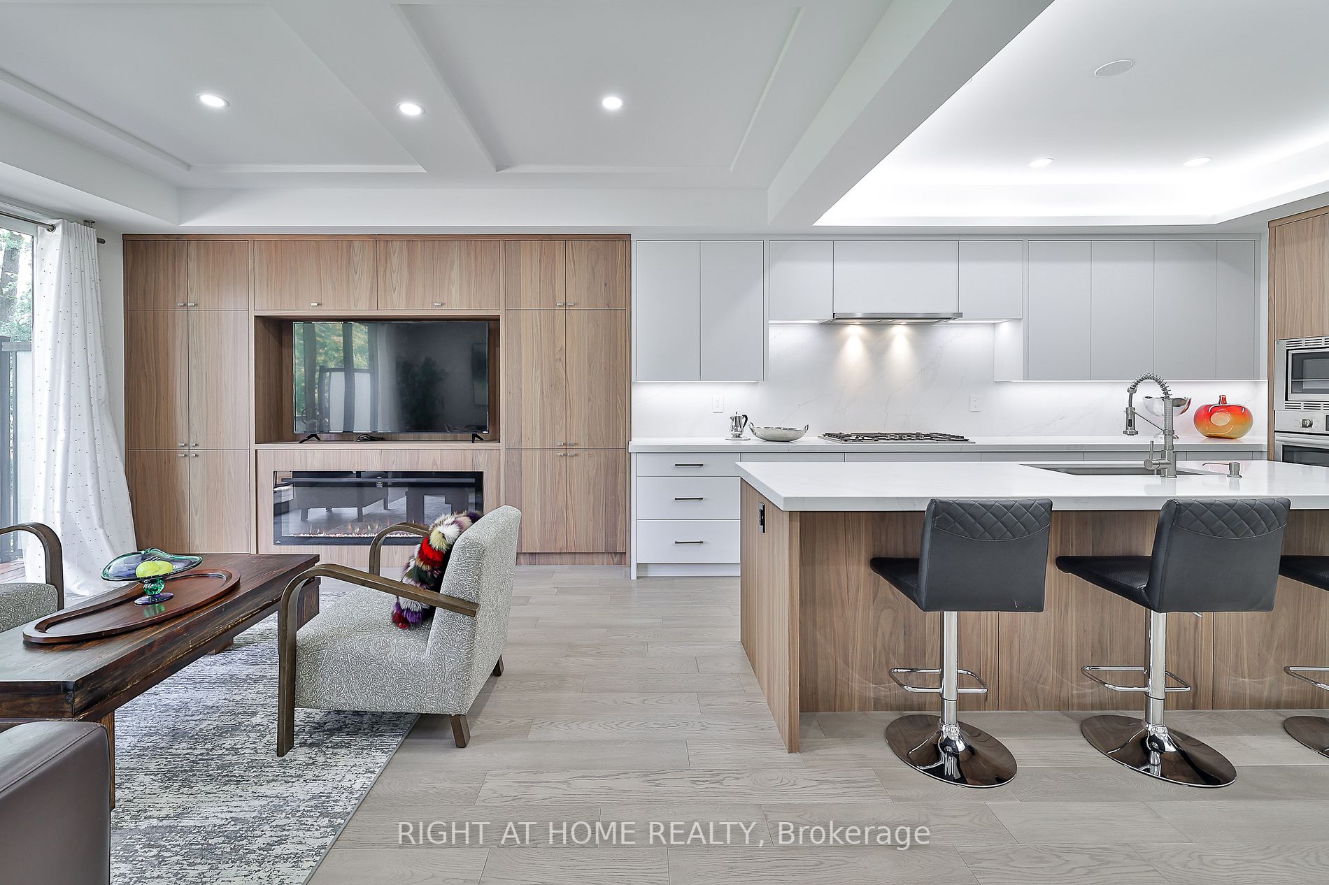 194 Sheldrake Boulevard E