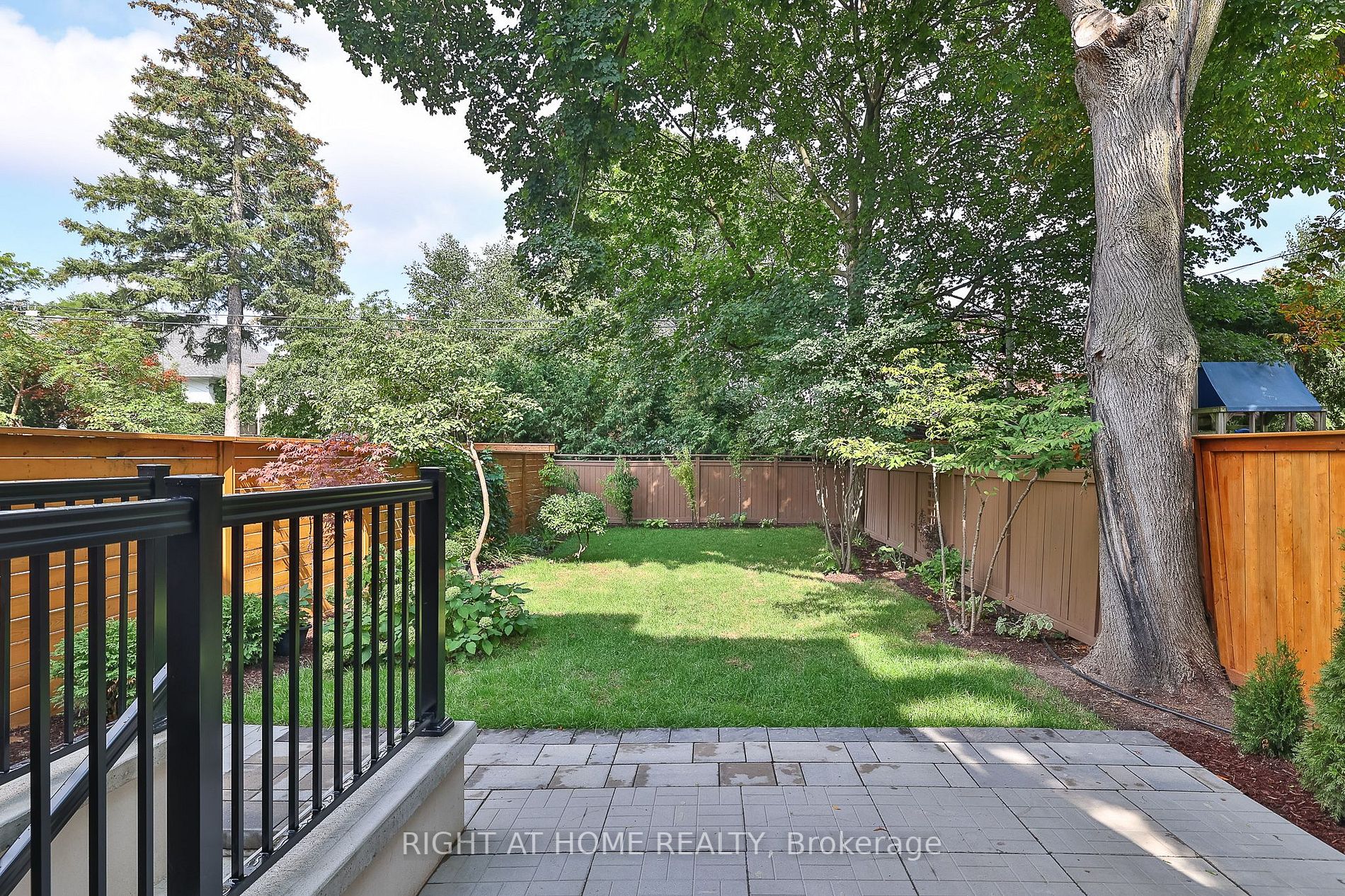 194 Sheldrake Boulevard E