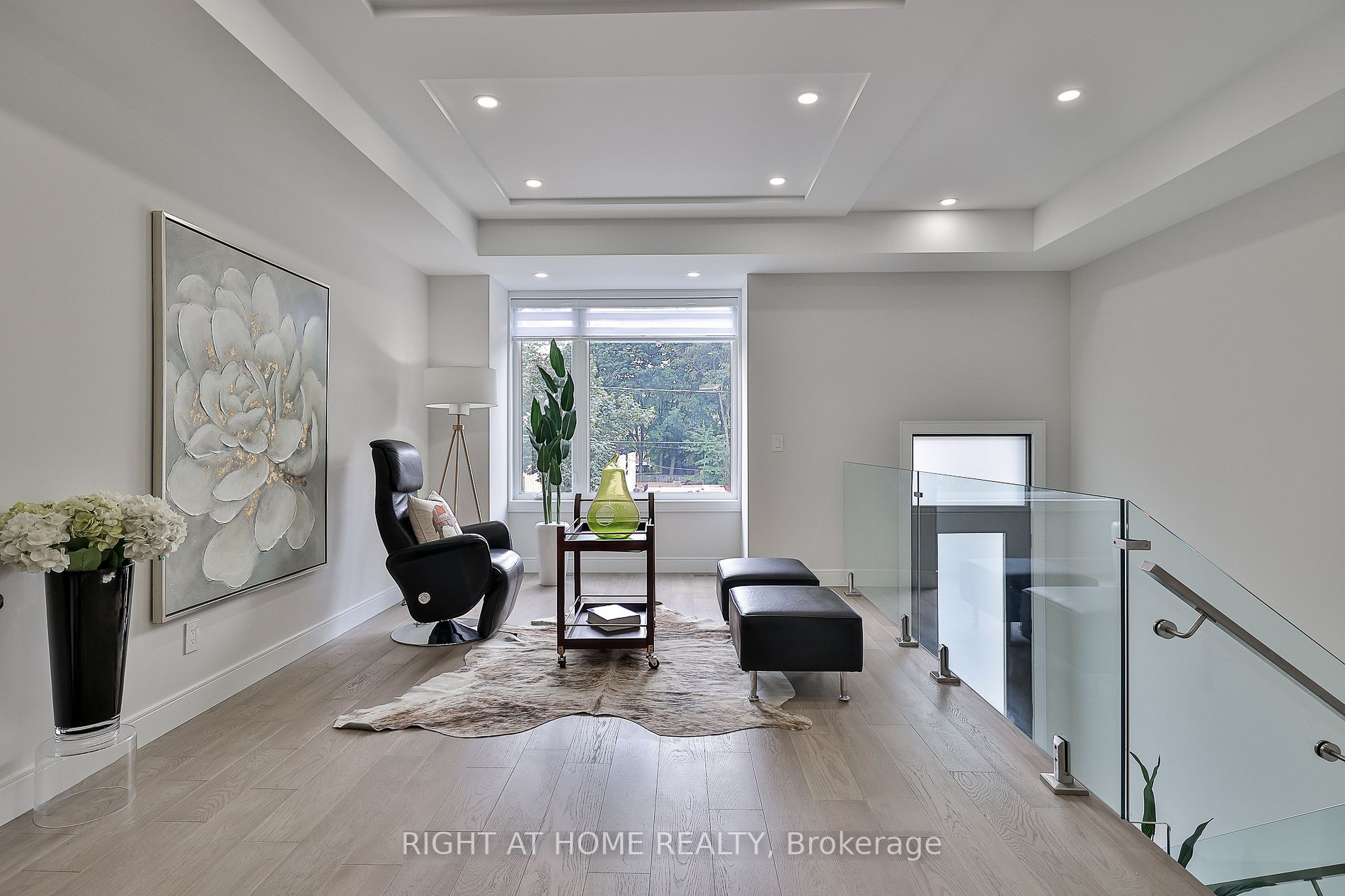 194 Sheldrake Boulevard E