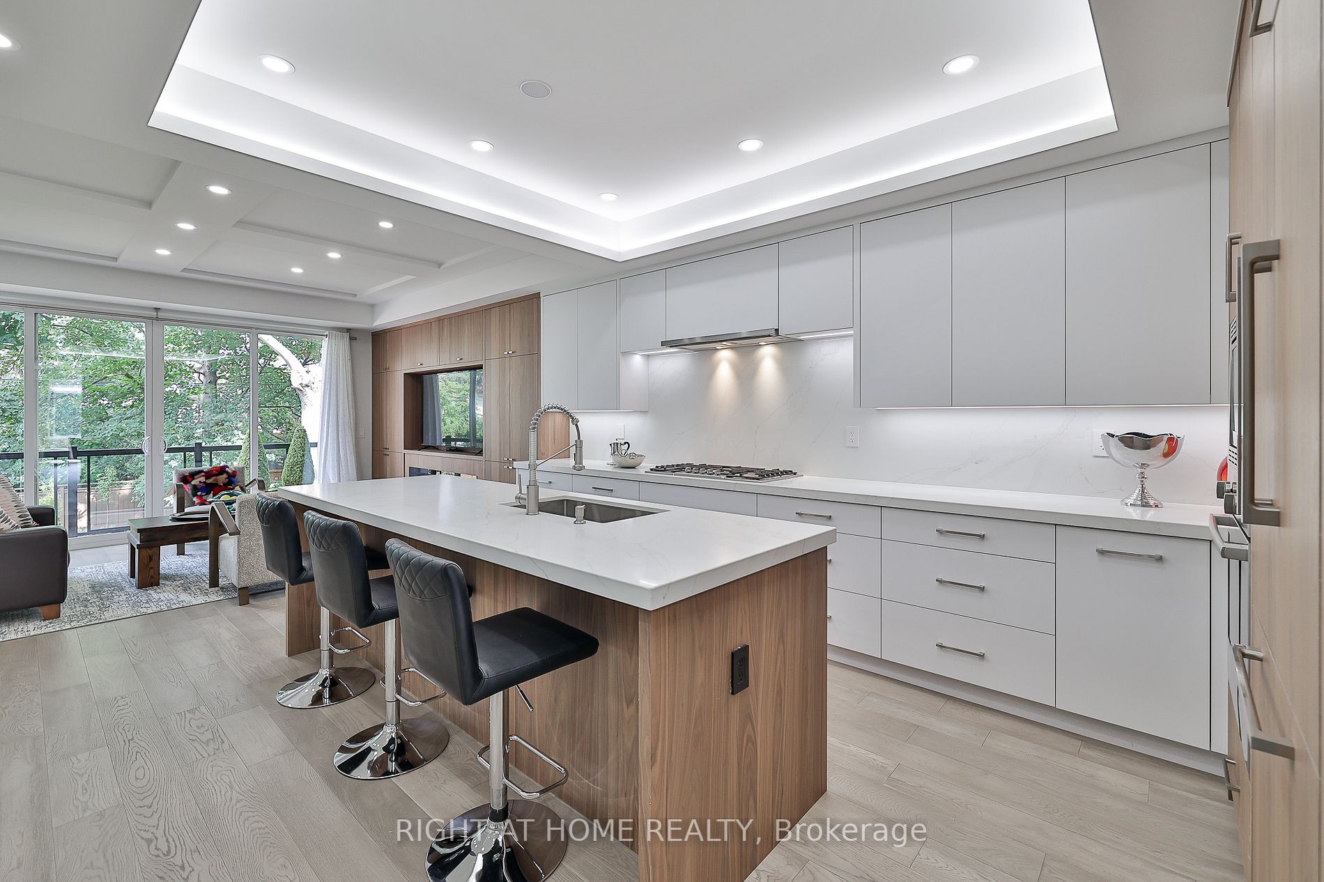 194 Sheldrake Boulevard E