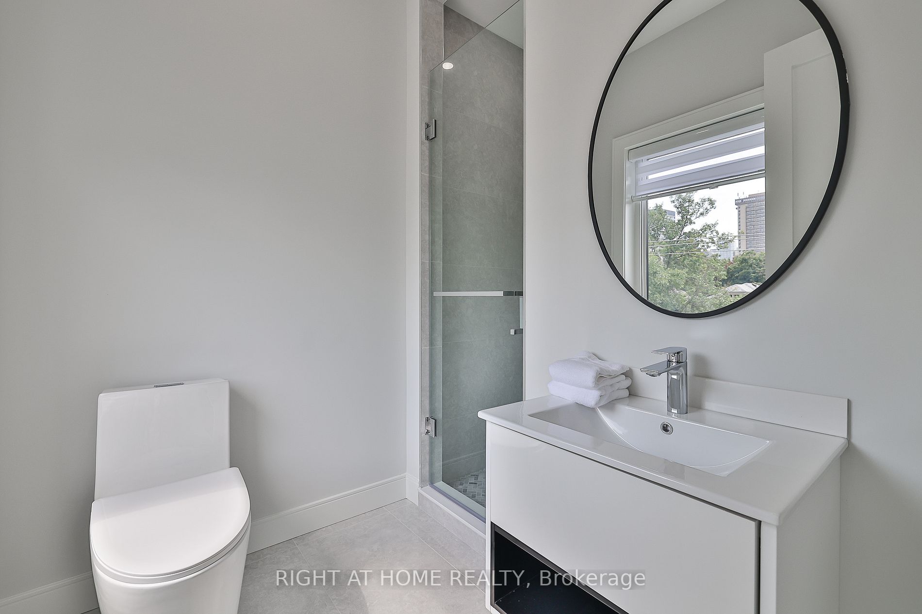 194 Sheldrake Boulevard E