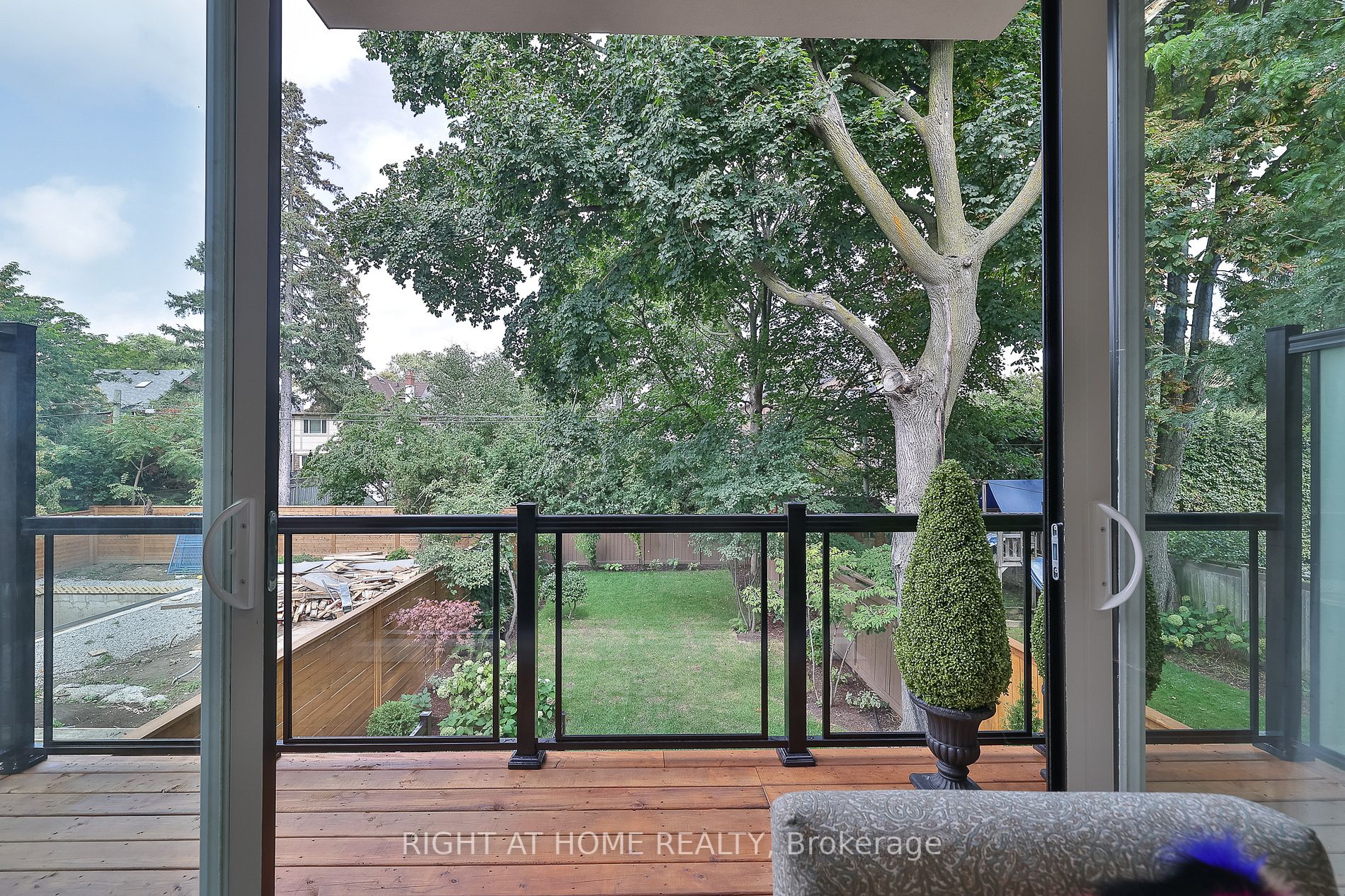 194 Sheldrake Boulevard E