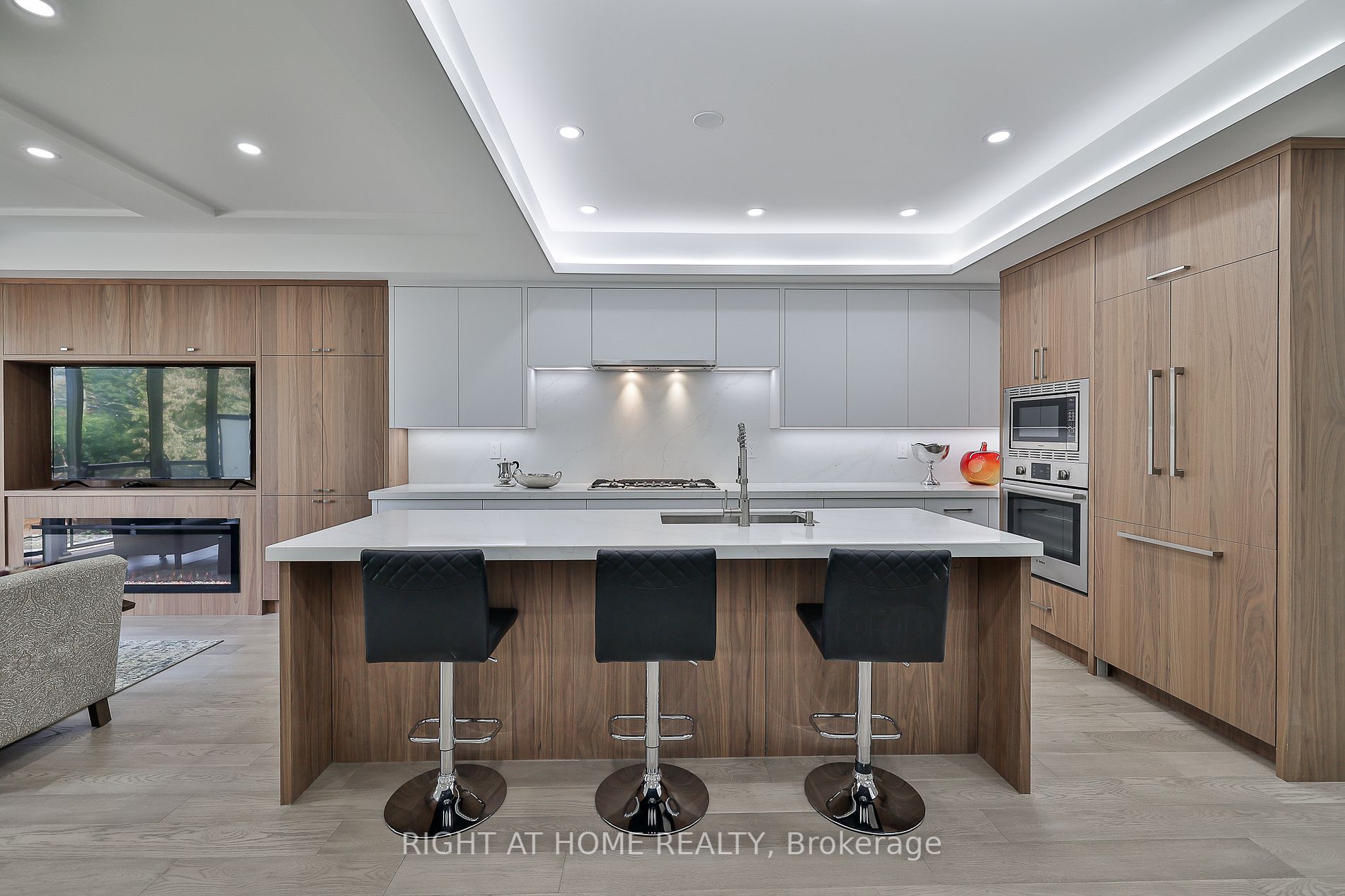 194 Sheldrake Boulevard E