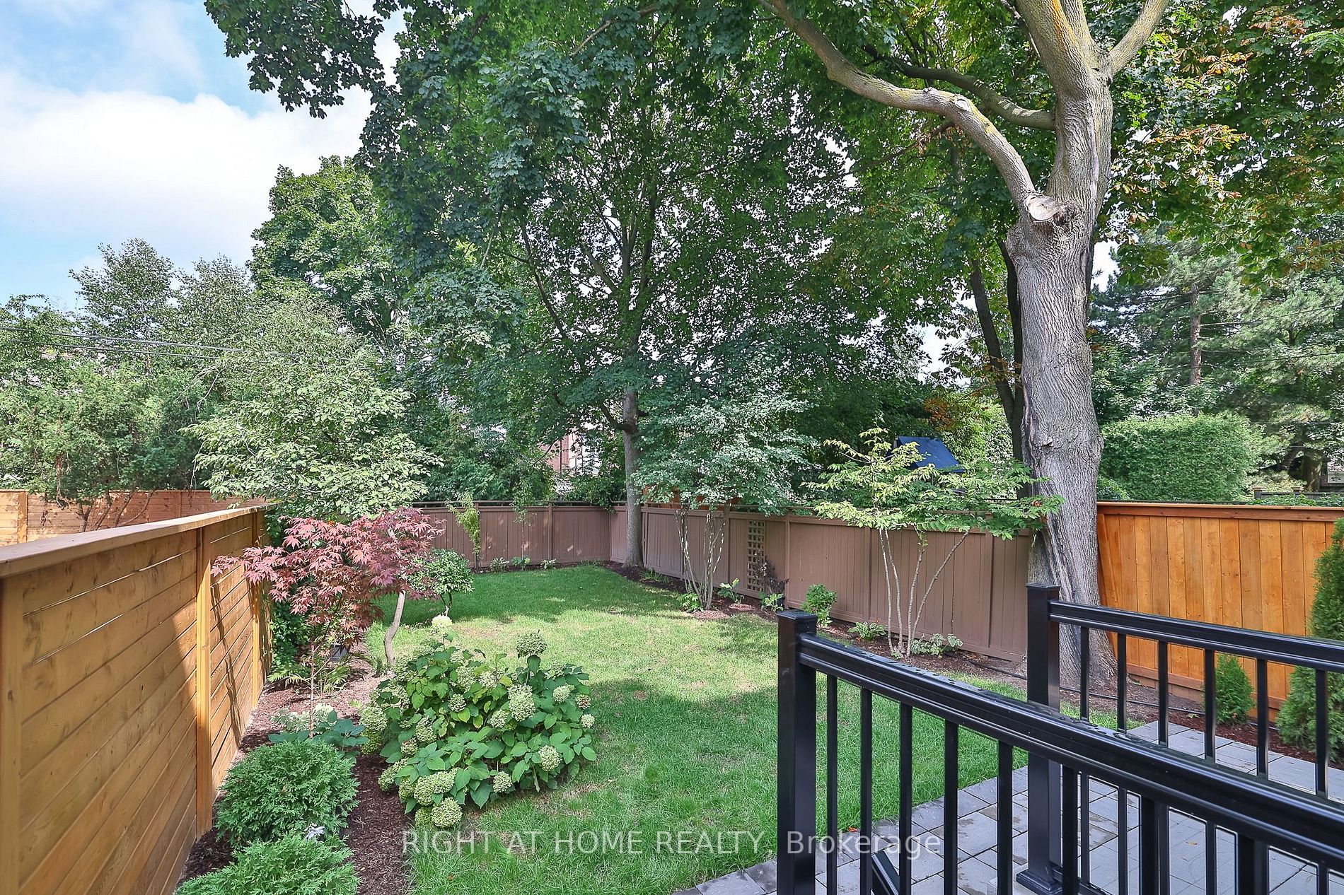 194 Sheldrake Boulevard E