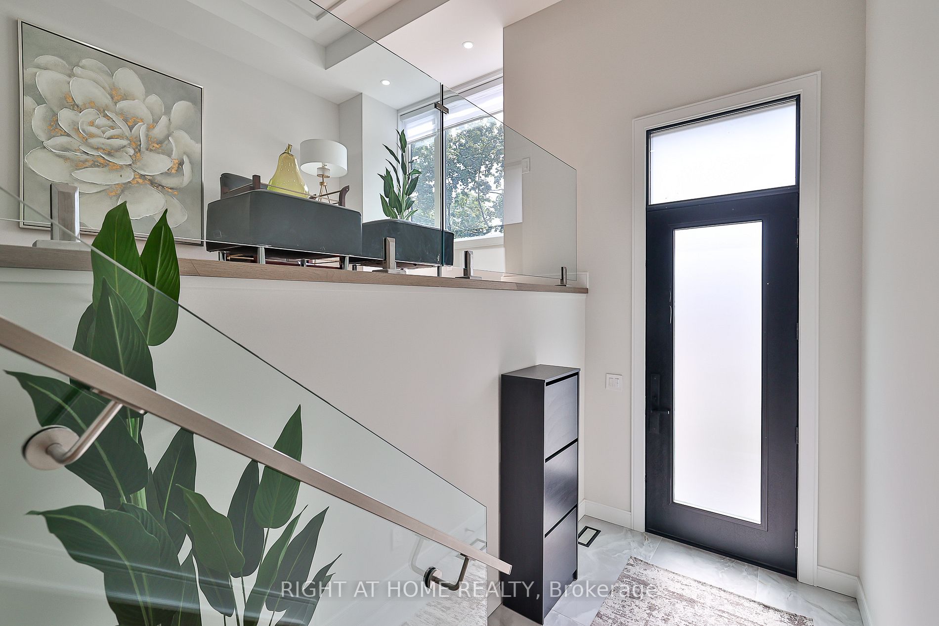 194 Sheldrake Boulevard E