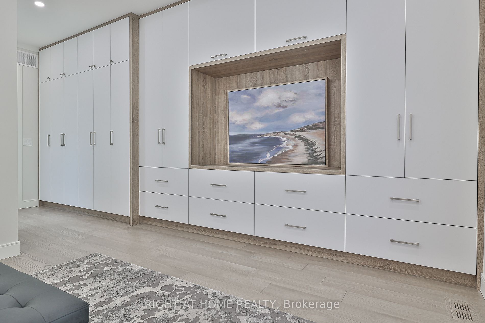 194 Sheldrake Boulevard E