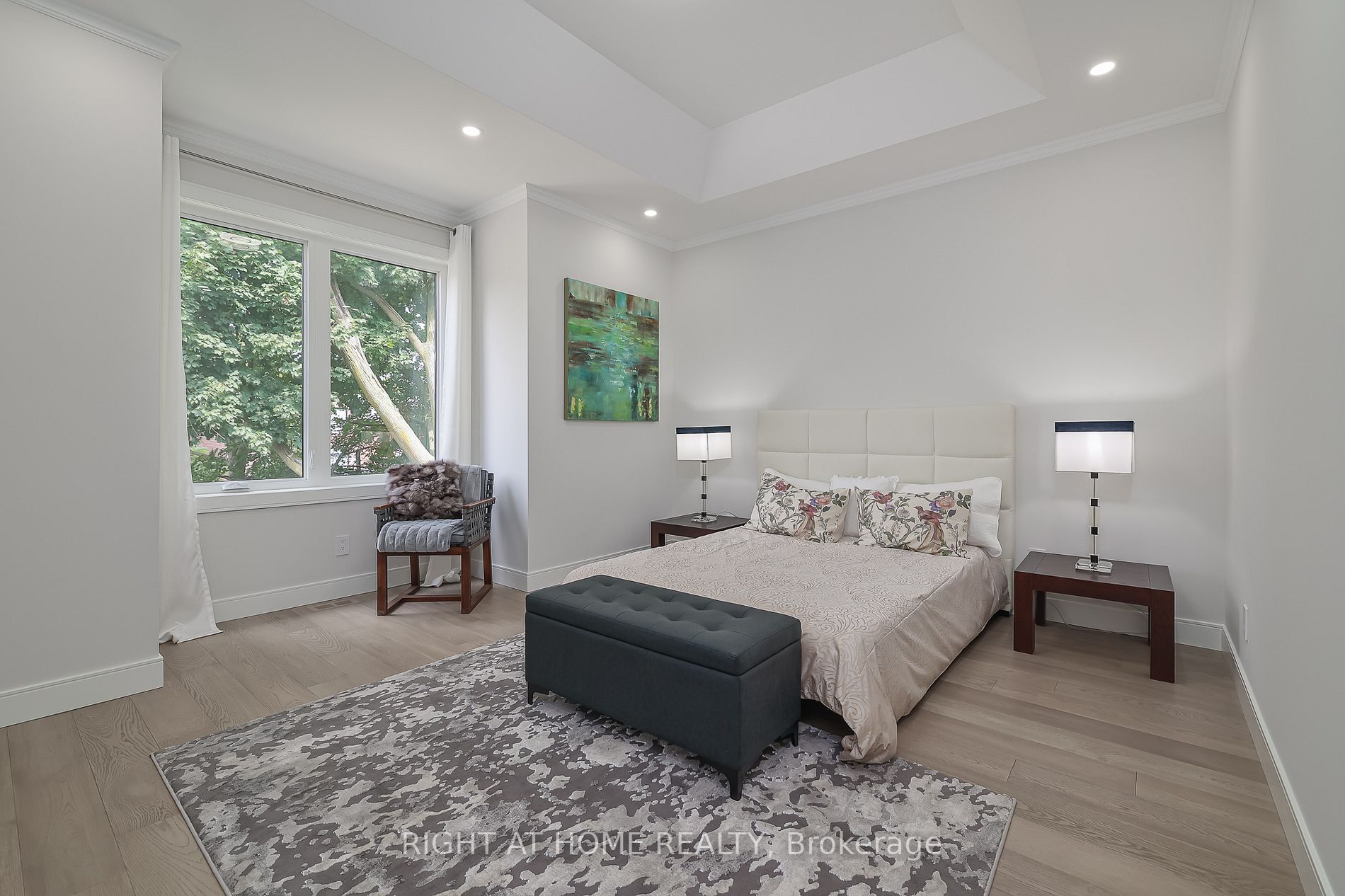 194 Sheldrake Boulevard E