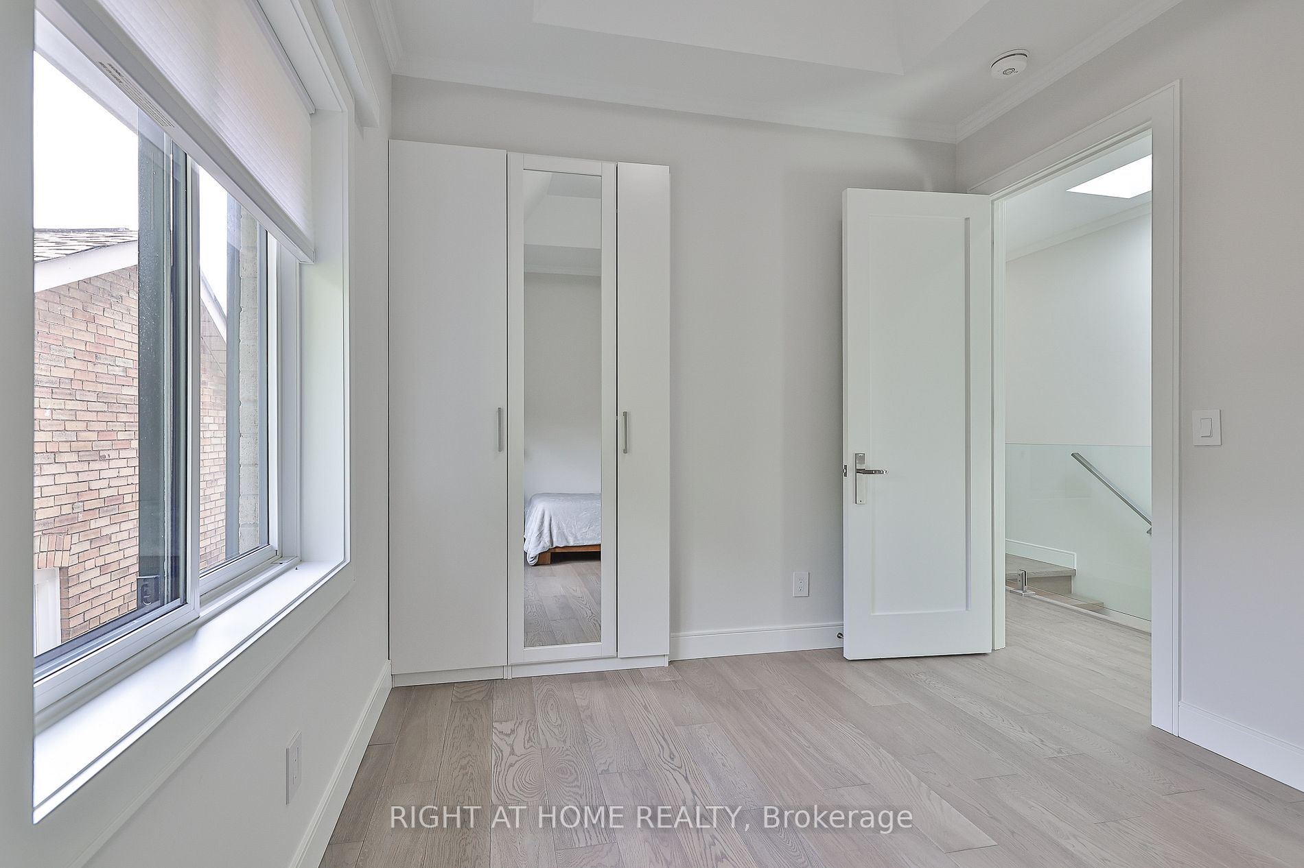 194 Sheldrake Boulevard E