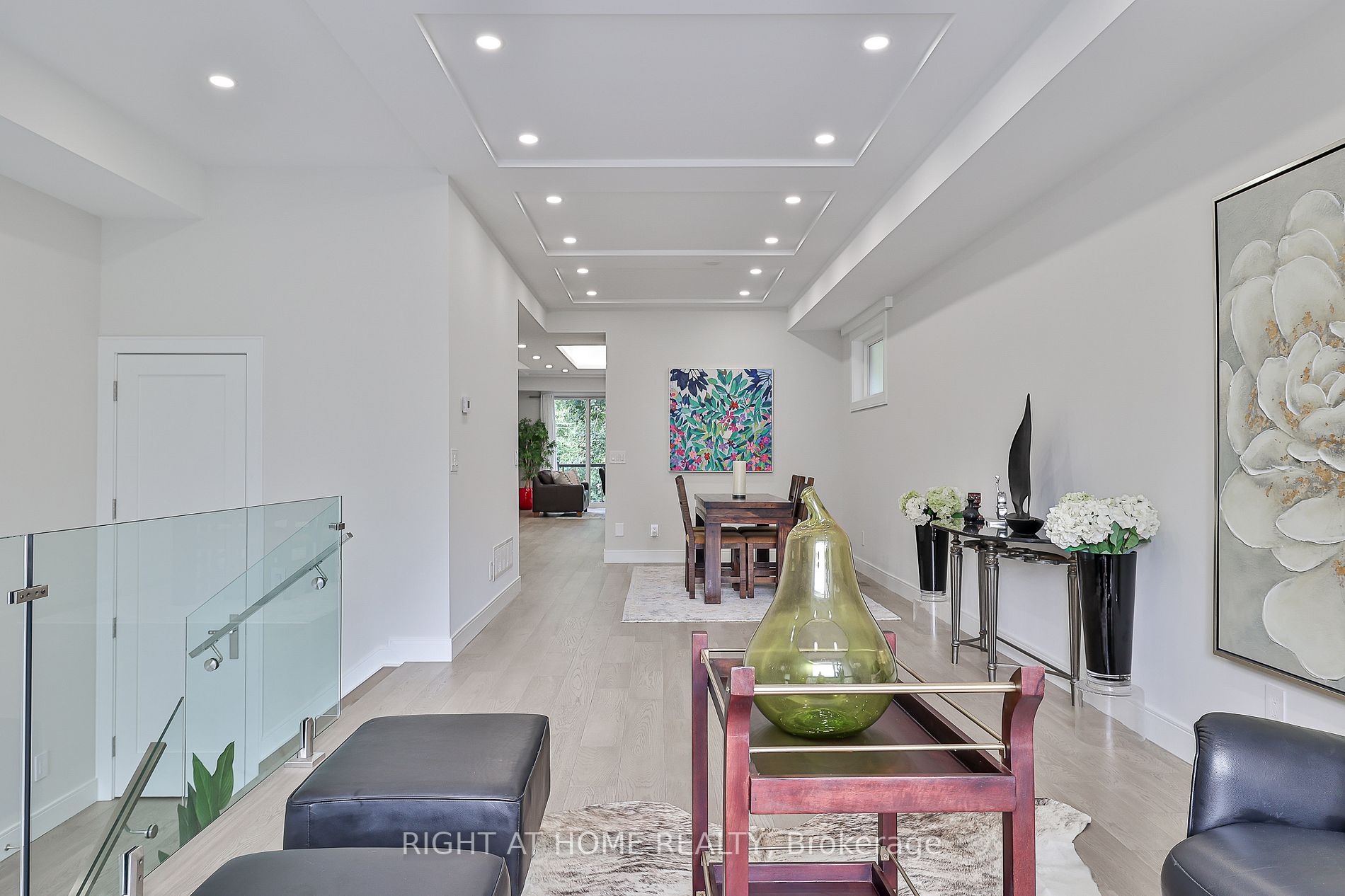 194 Sheldrake Boulevard E