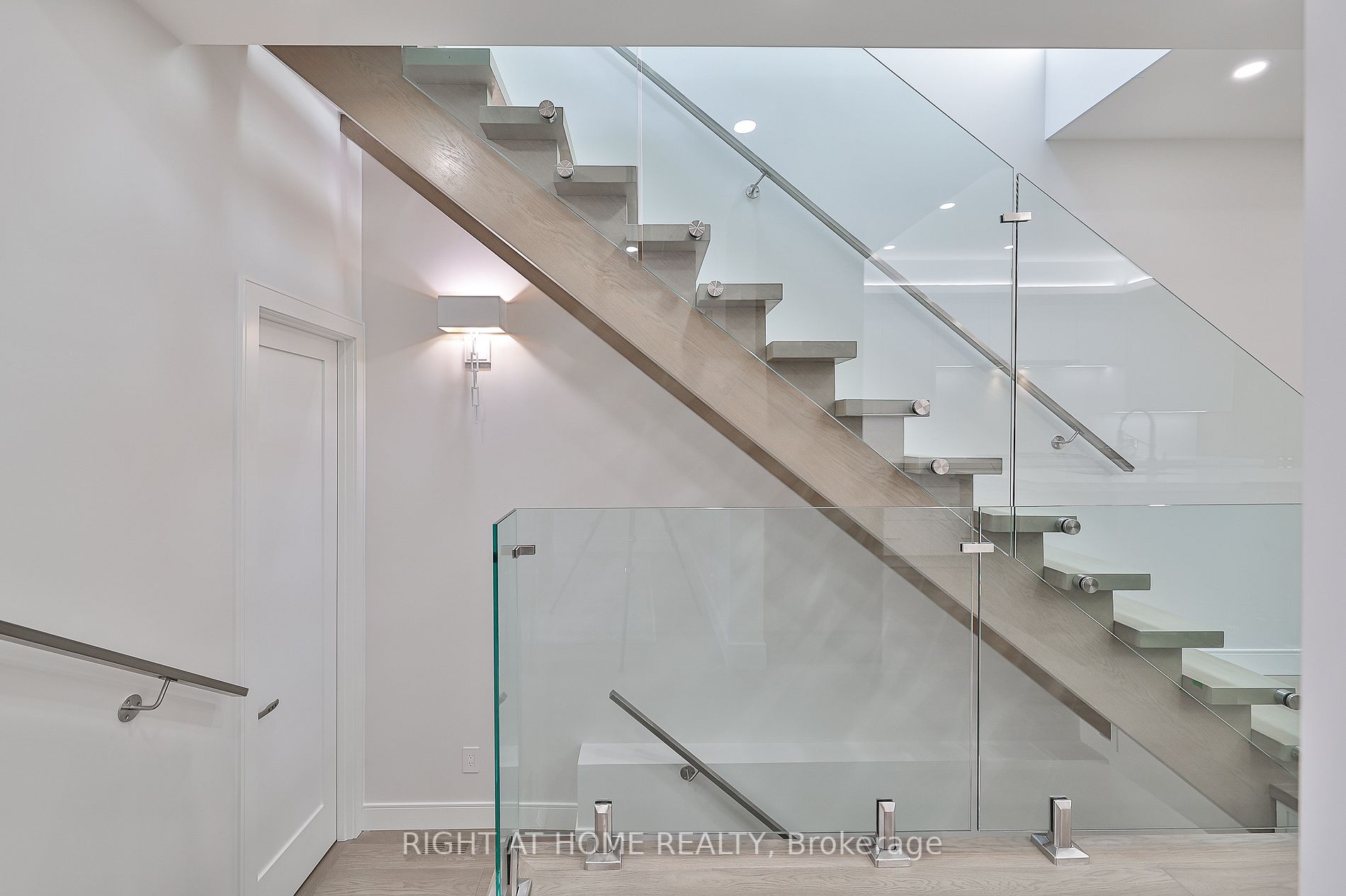 194 Sheldrake Boulevard E