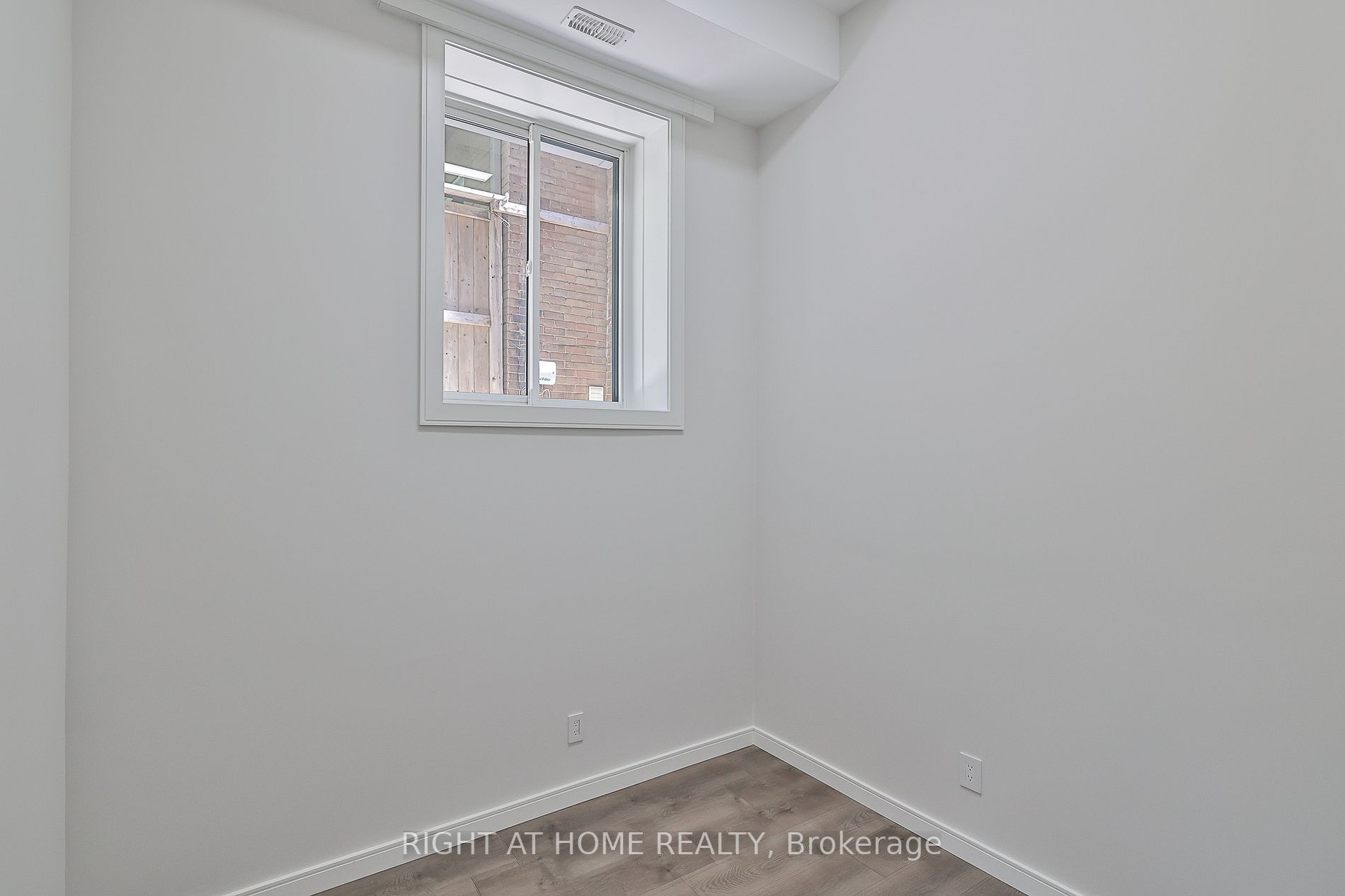 194 Sheldrake Boulevard E