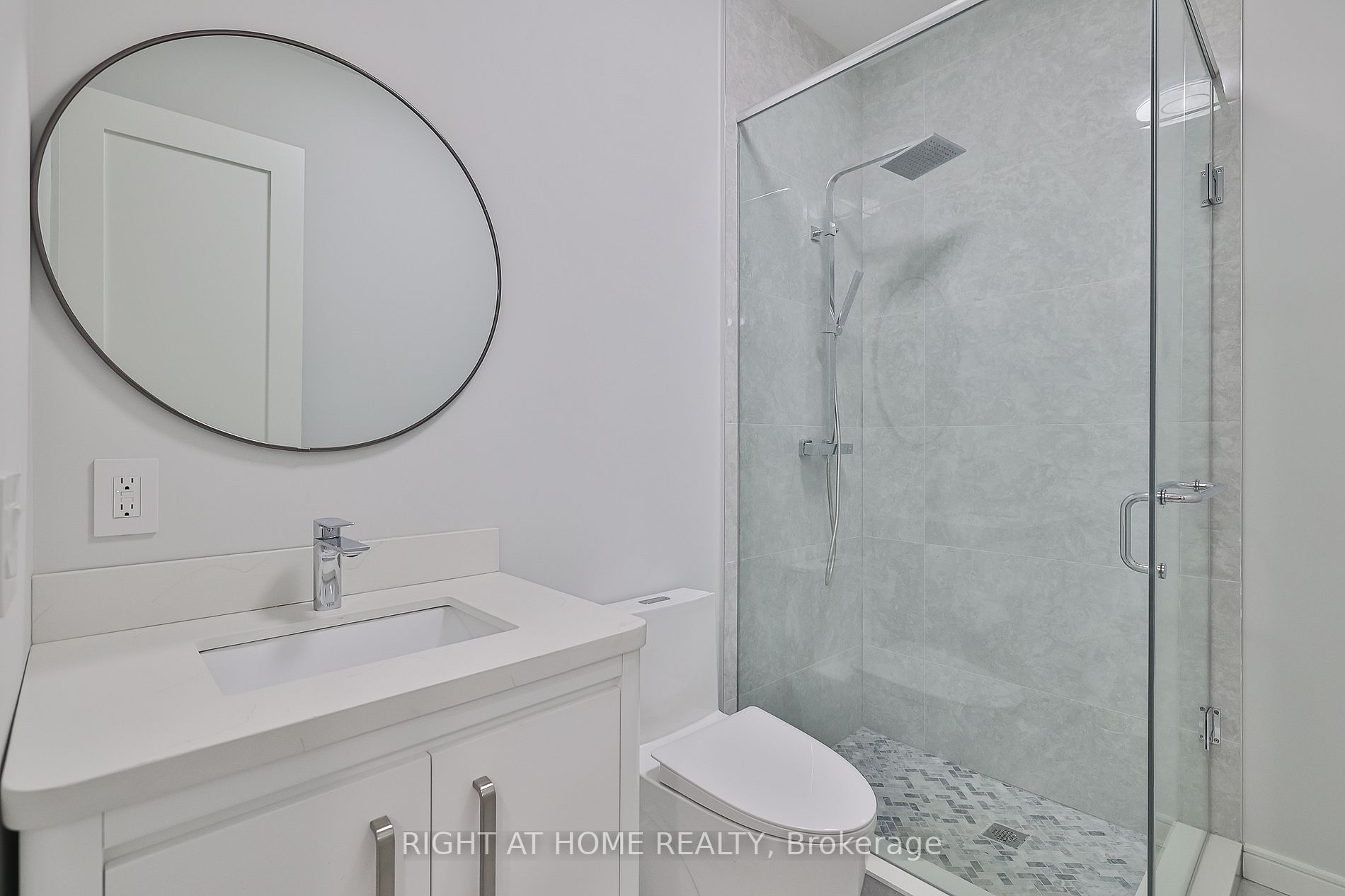 194 Sheldrake Boulevard E