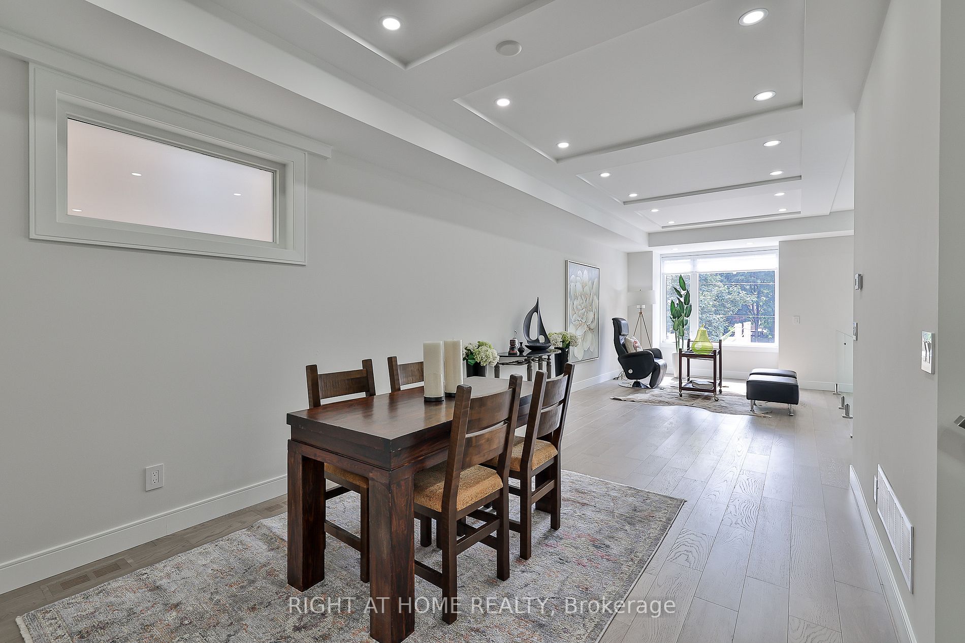 194 Sheldrake Boulevard E