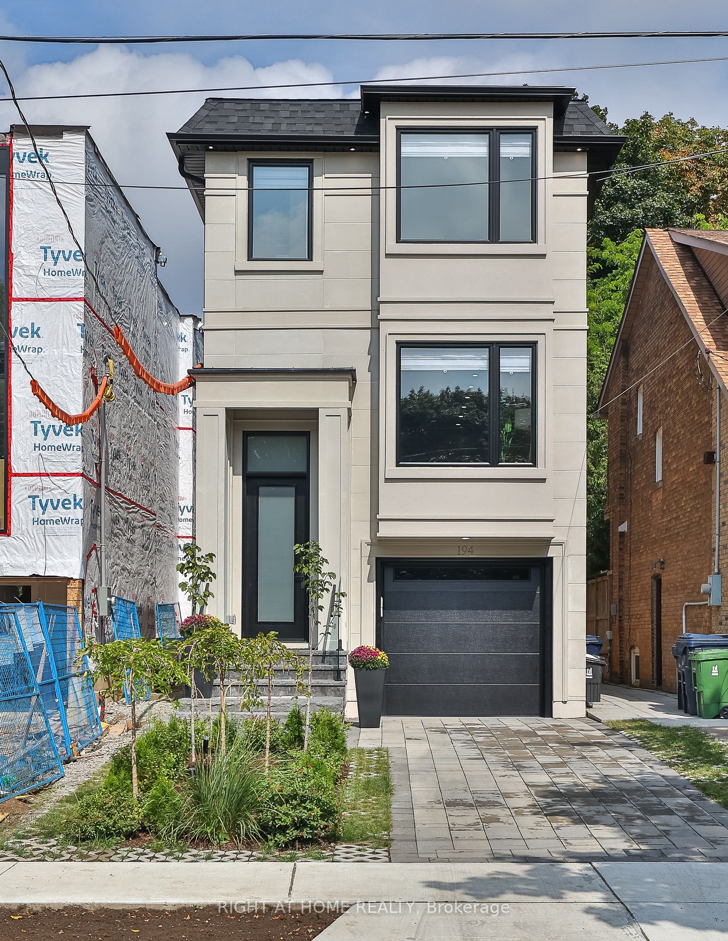 194 Sheldrake Boulevard E