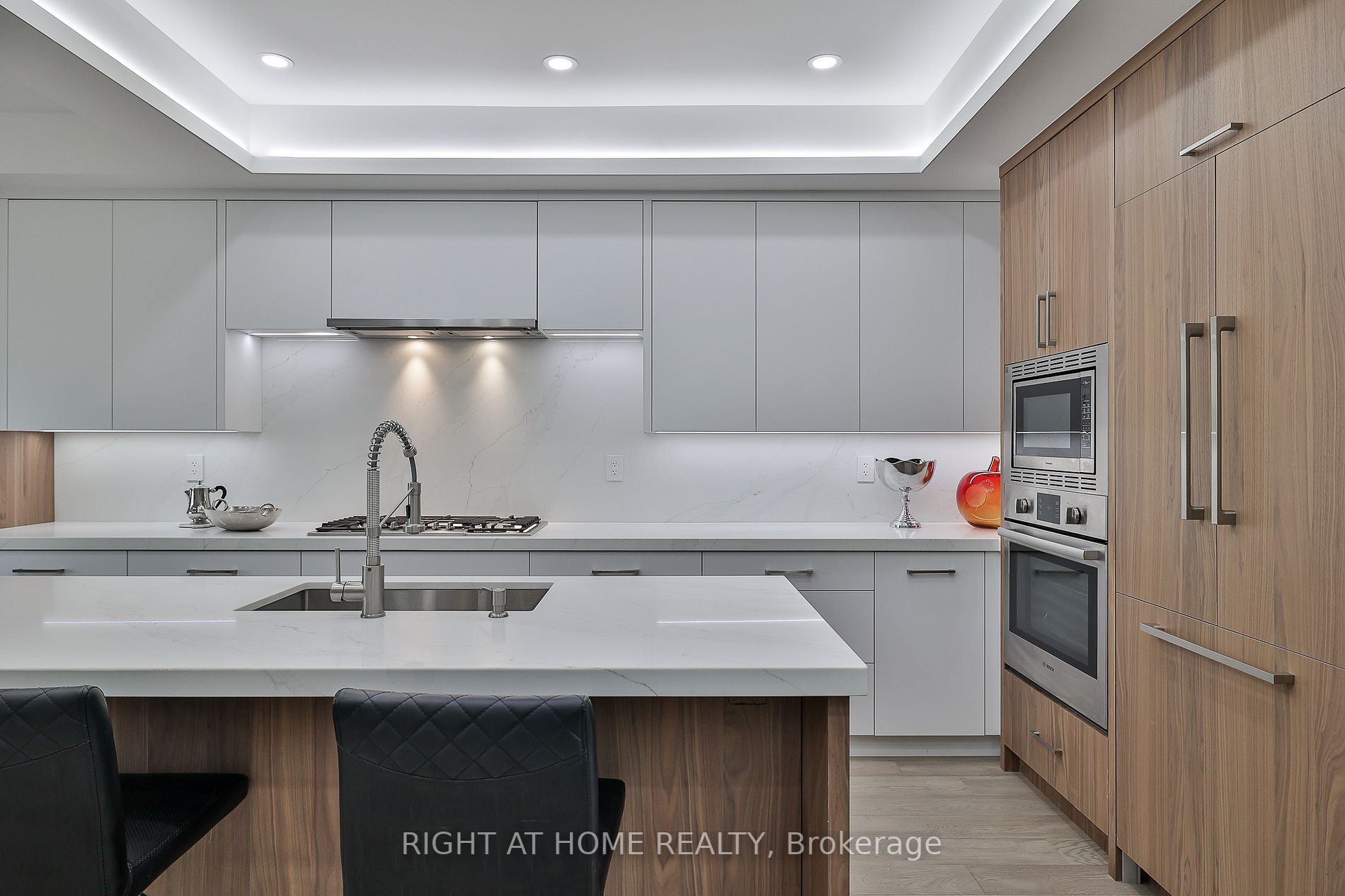 194 Sheldrake Boulevard E