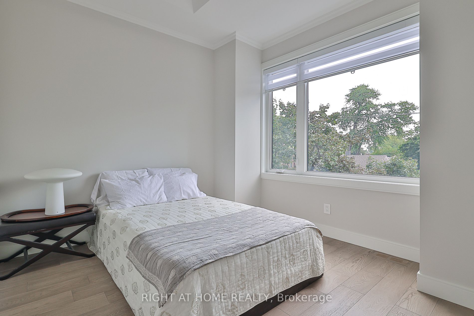 194 Sheldrake Boulevard E