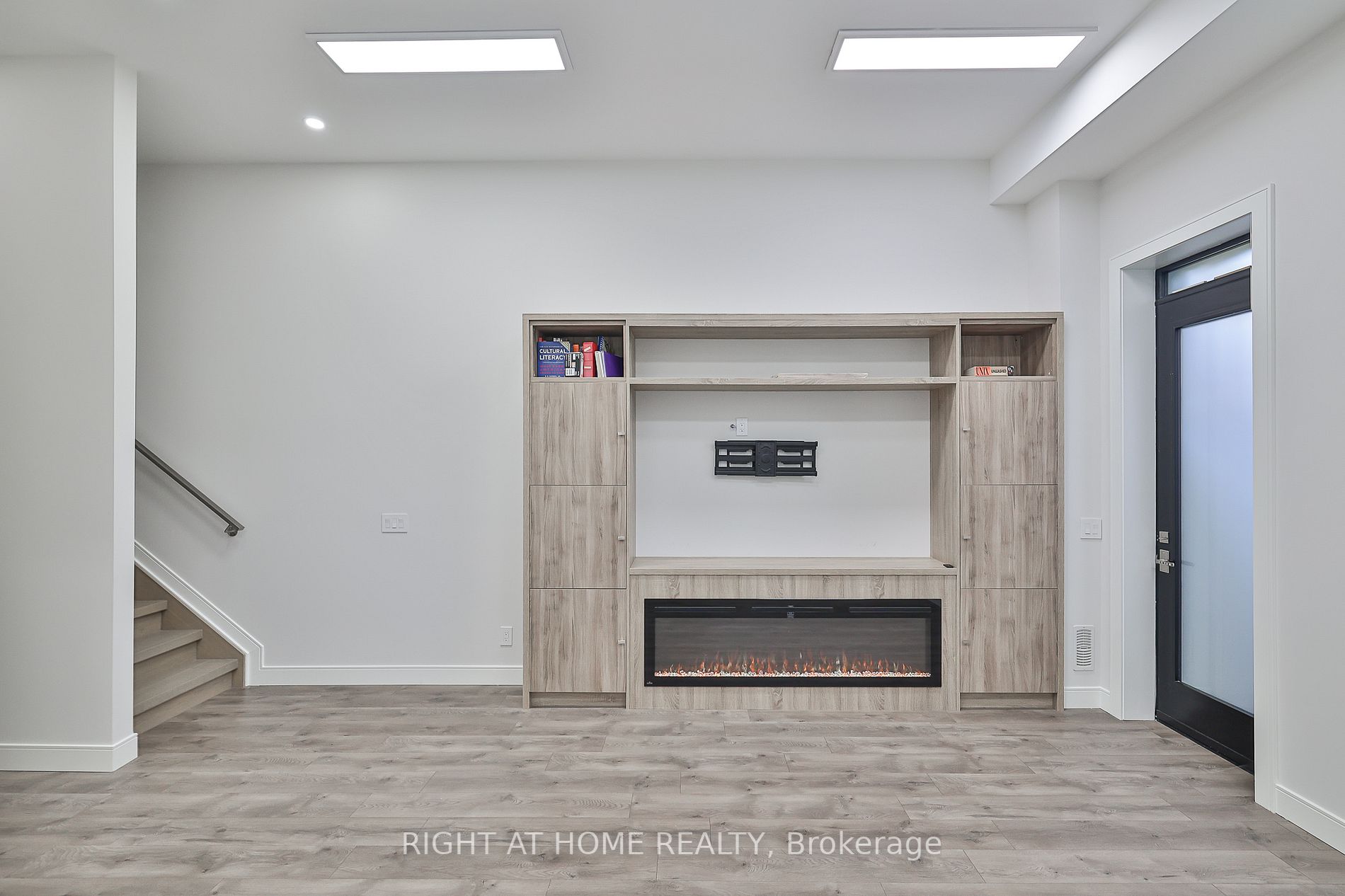 194 Sheldrake Boulevard E