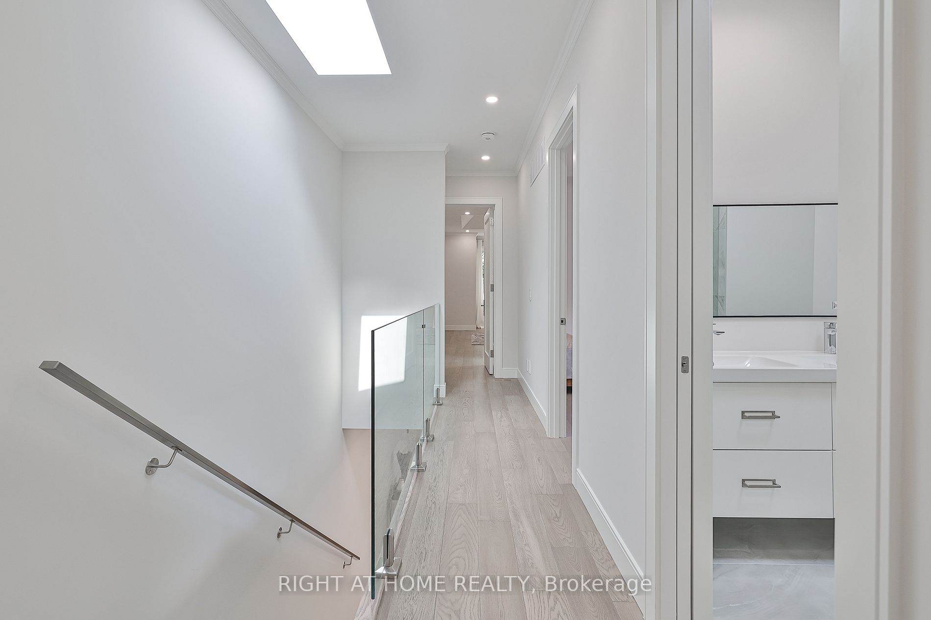 194 Sheldrake Boulevard E