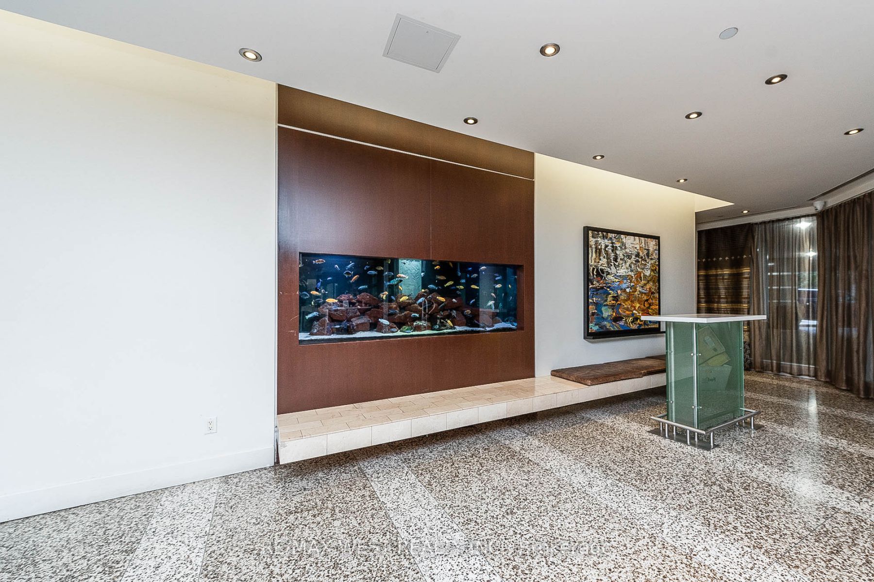8 York St, #603
