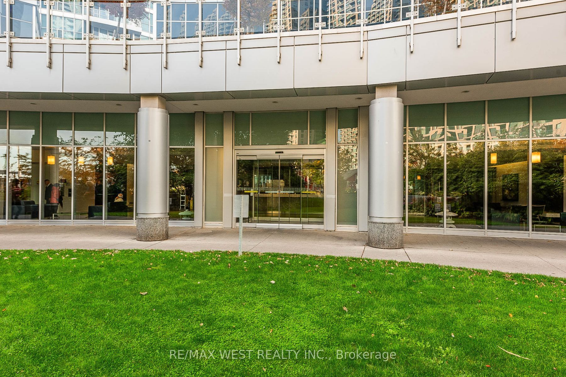 8 York St, #603