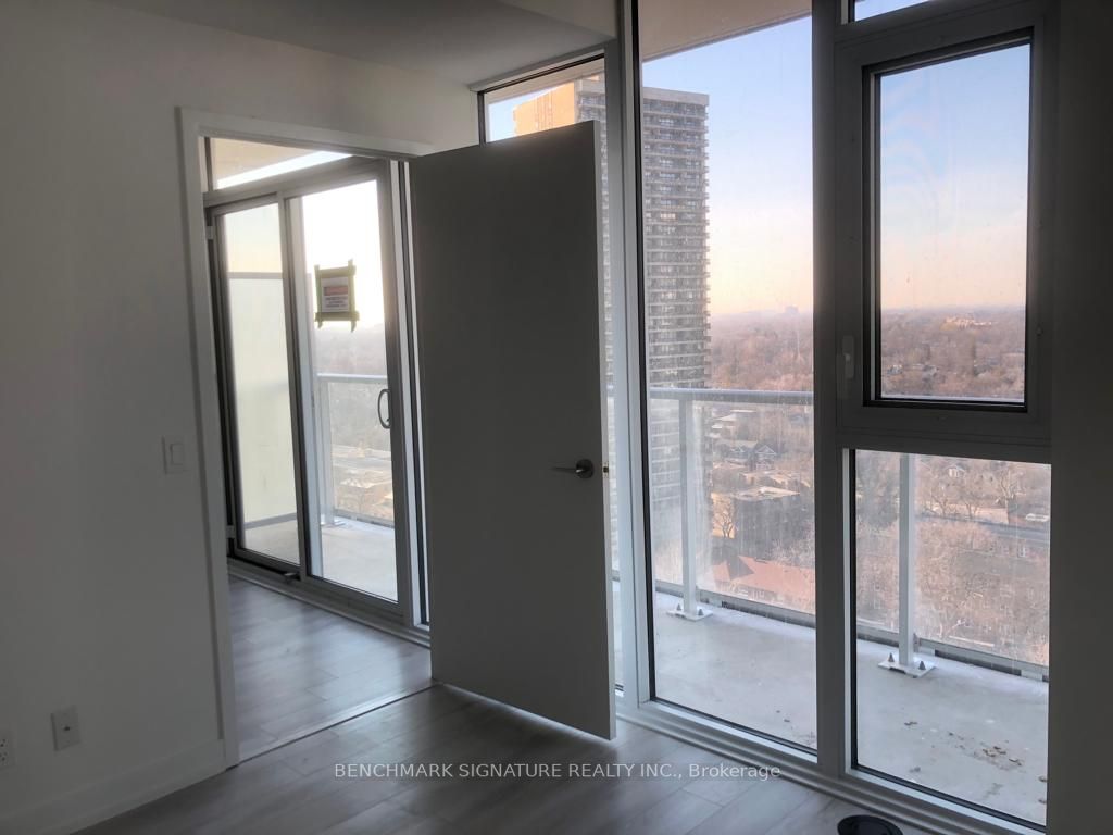 33 Helendale Ave, #1401