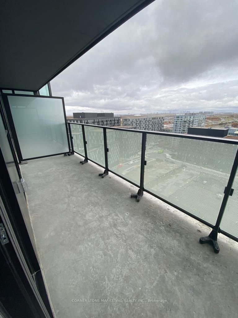 8 Tippett Rd, #1101
