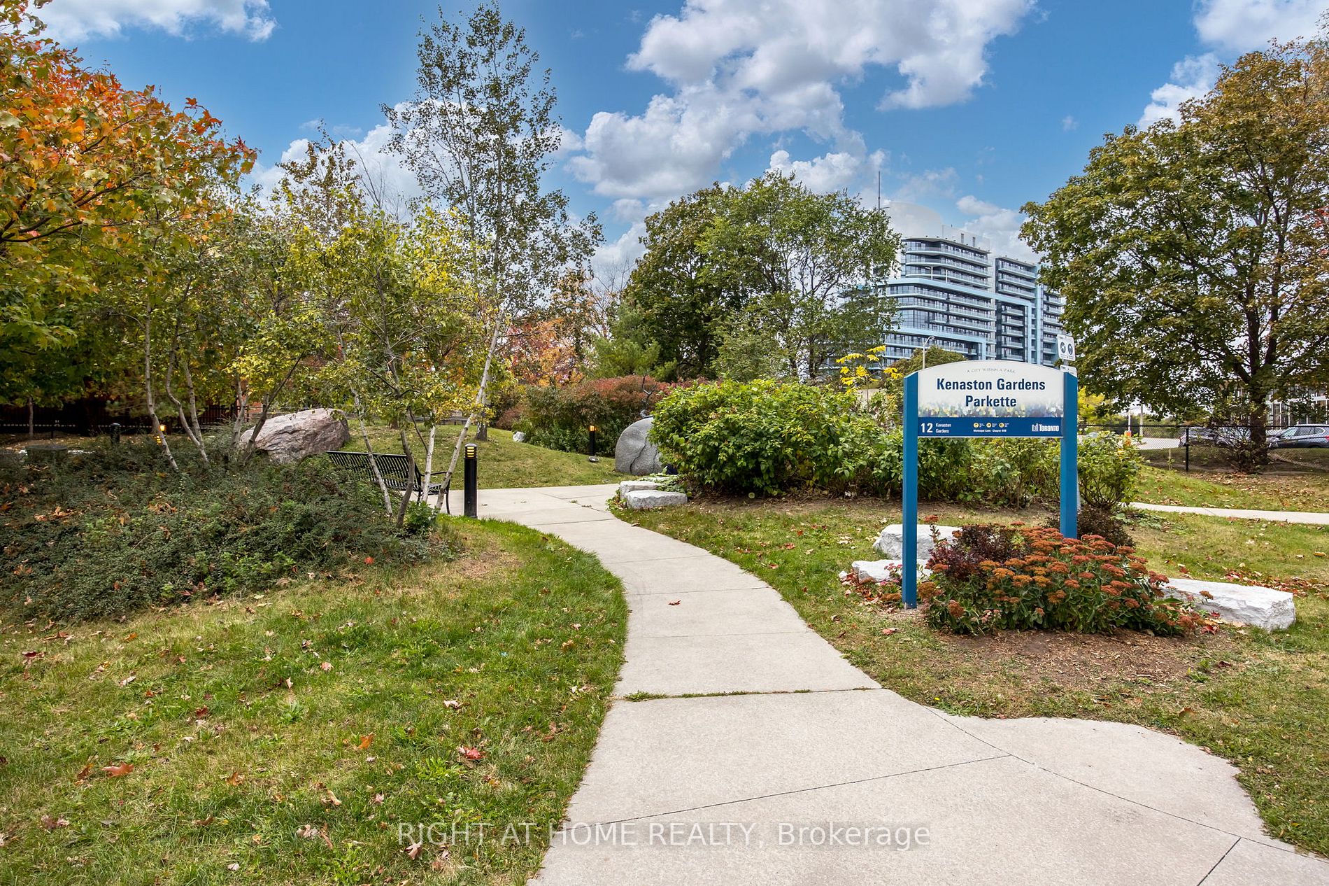 7 Kenaston Gdns, #901