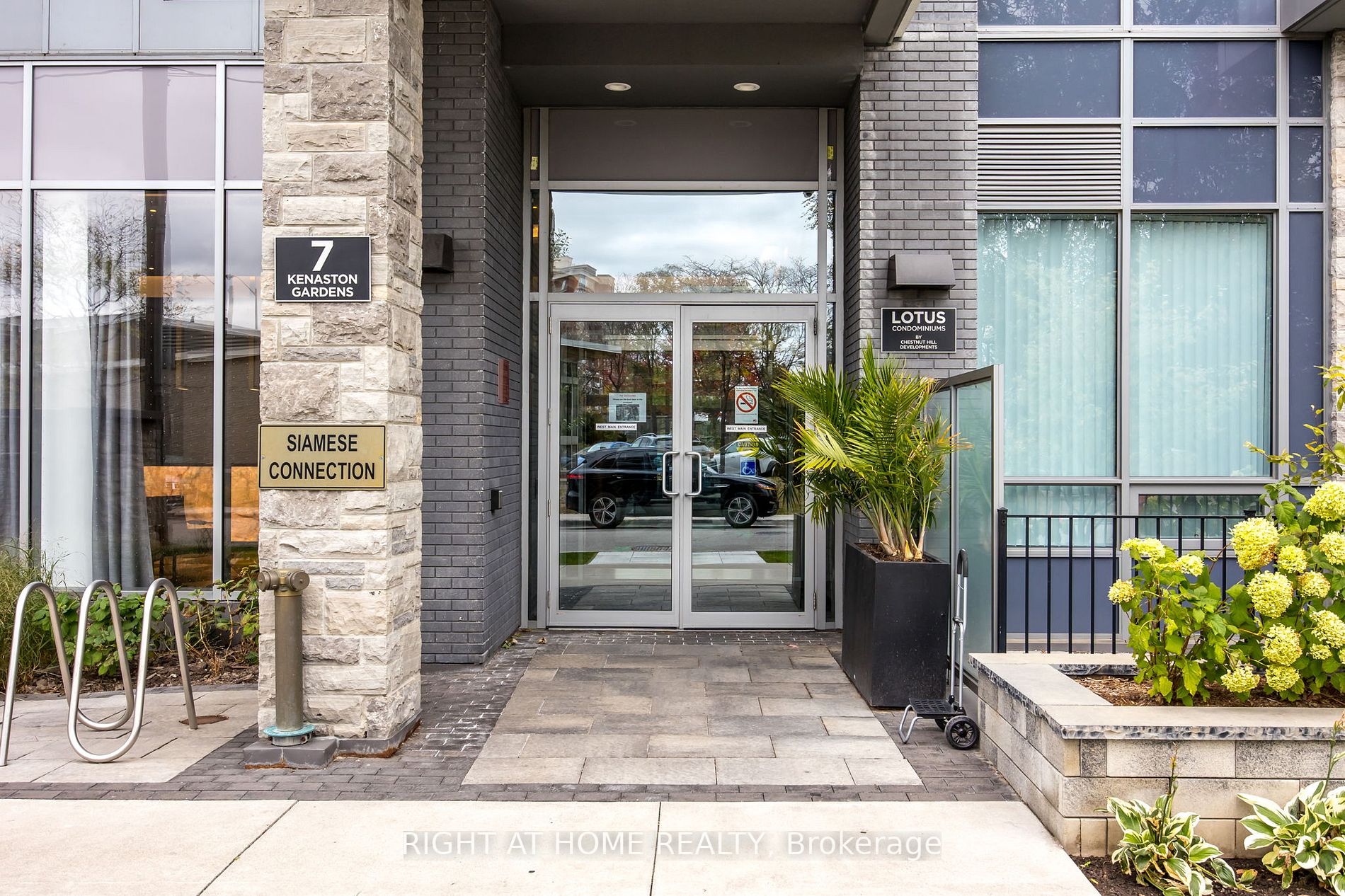 7 Kenaston Gdns, #901