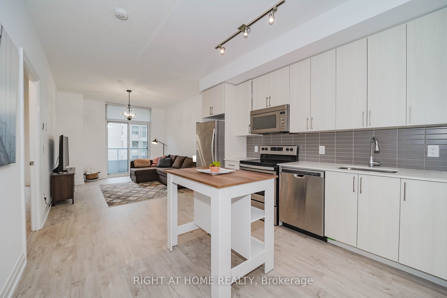 591 Sheppard Ave E, #705