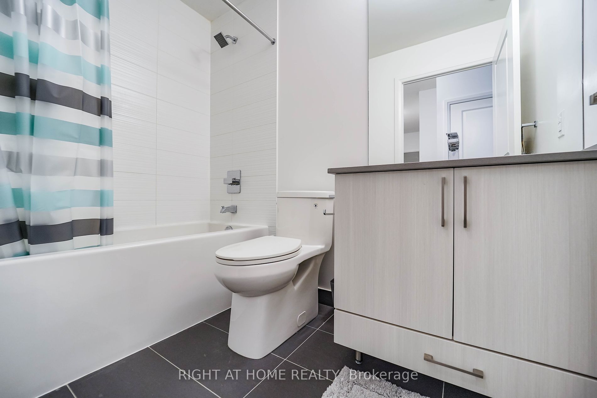 591 Sheppard Ave E, #705