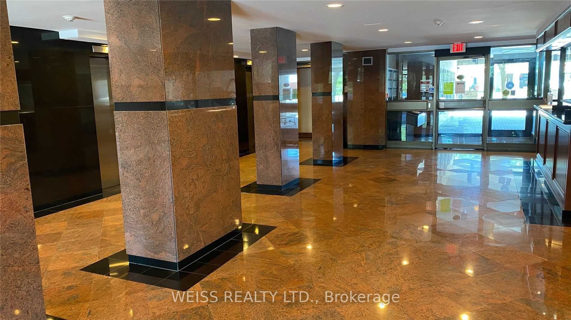 3000 Bathurst St, #706