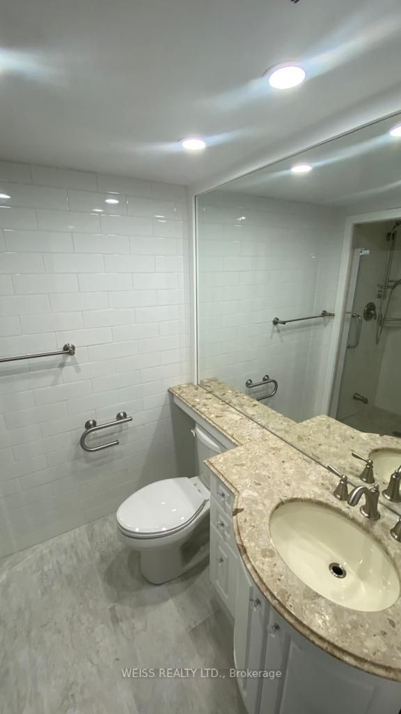 3000 Bathurst St, #706