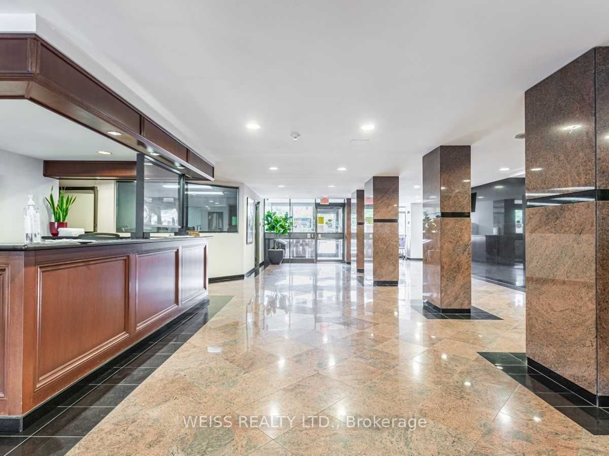 3000 Bathurst St, #706