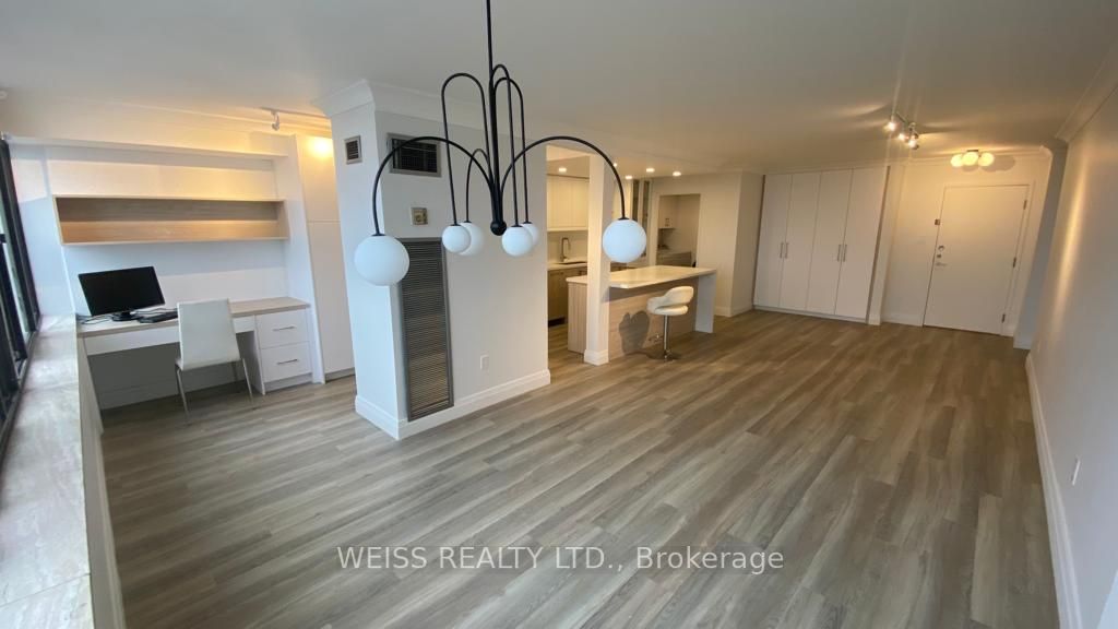 3000 Bathurst St, #706