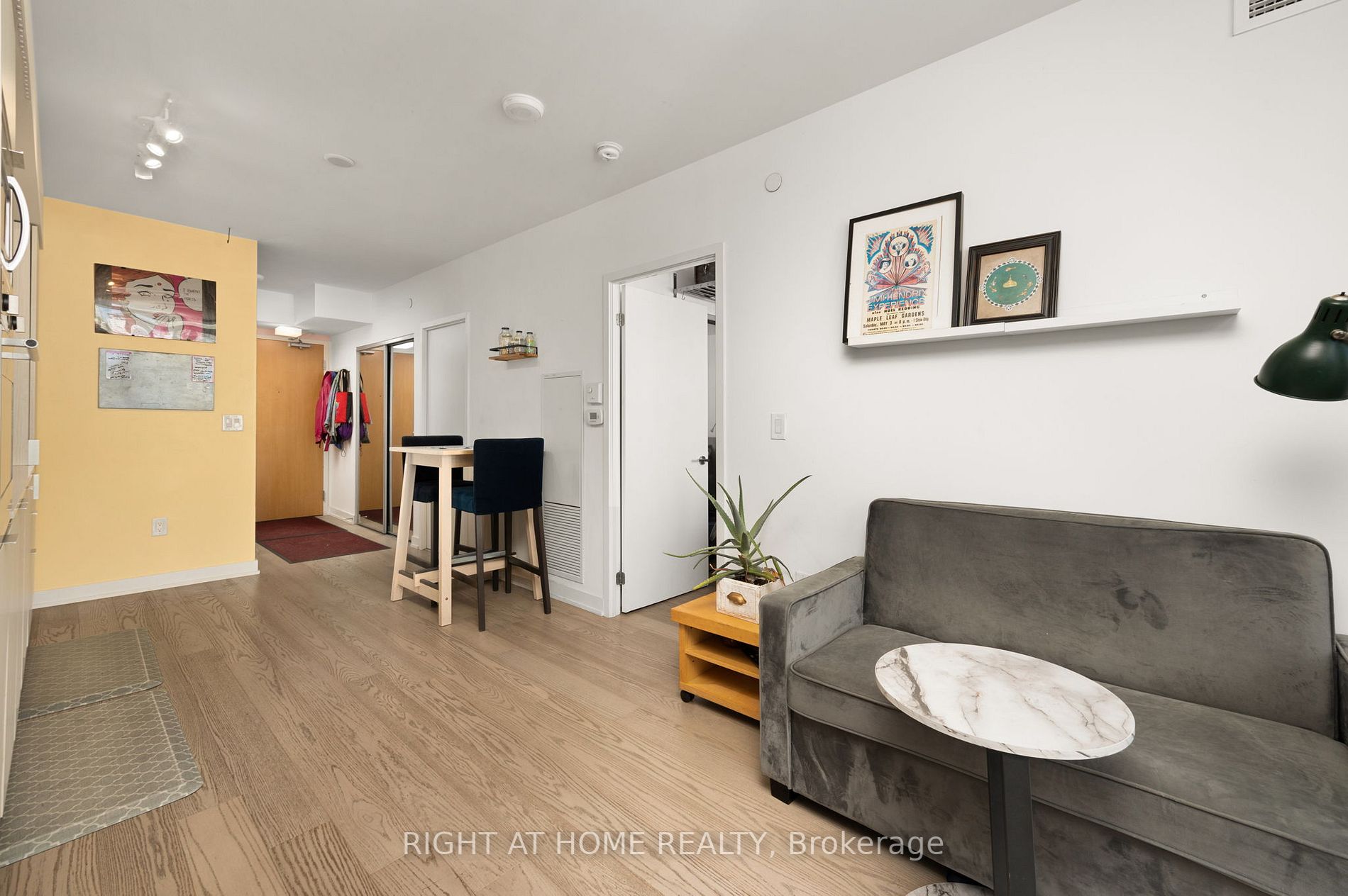 11 Wellesley St W, #1909