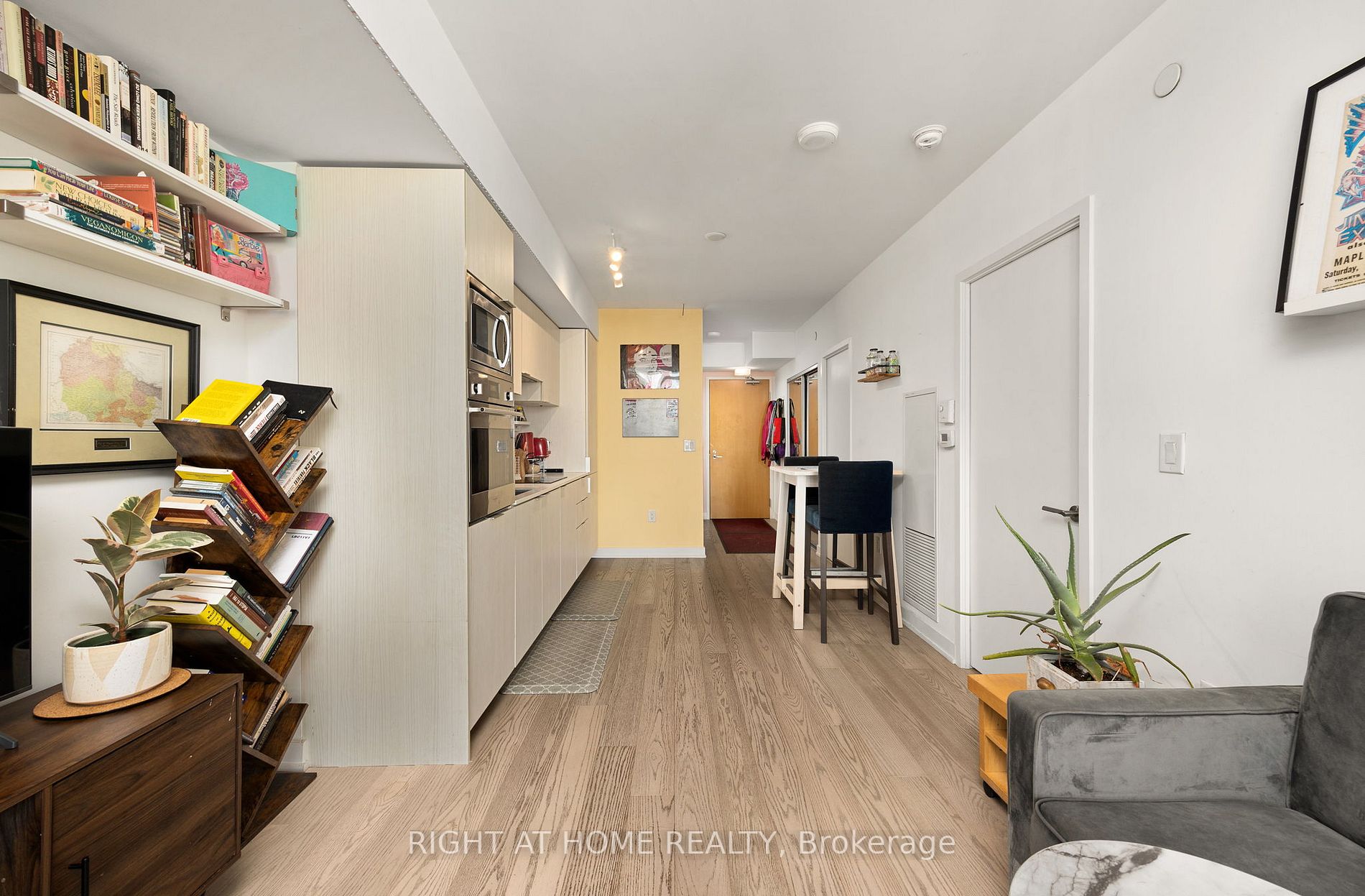 11 Wellesley St W, #1909