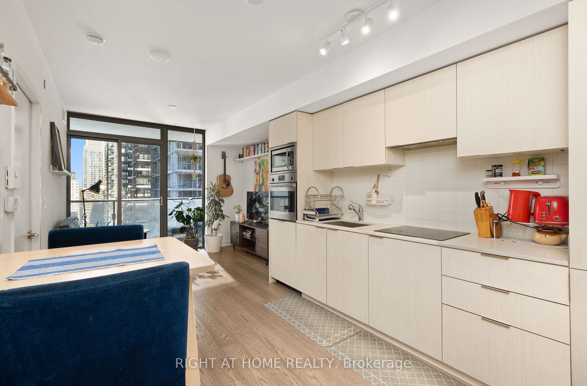 11 Wellesley St W, #1909