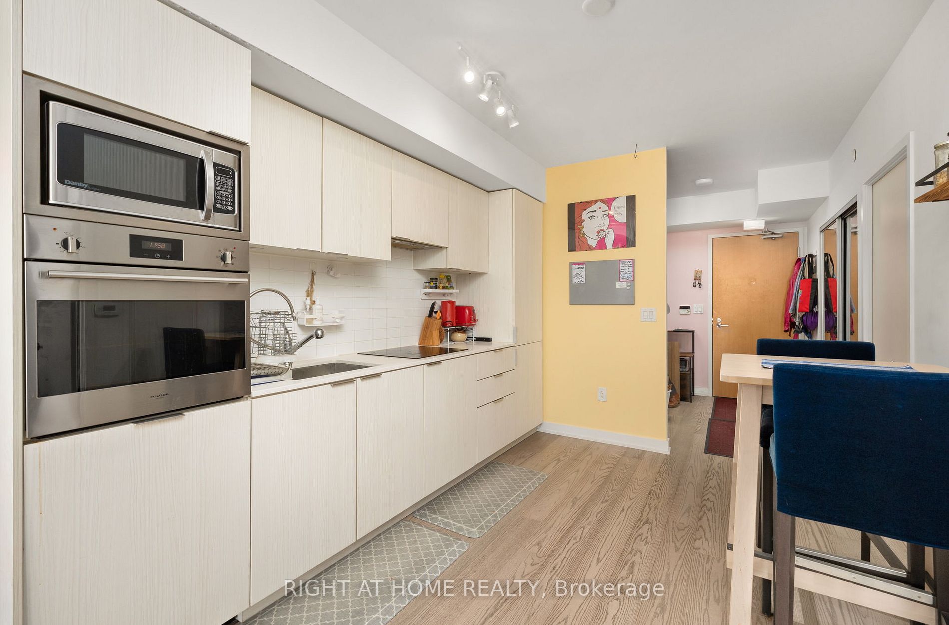 11 Wellesley St W, #1909
