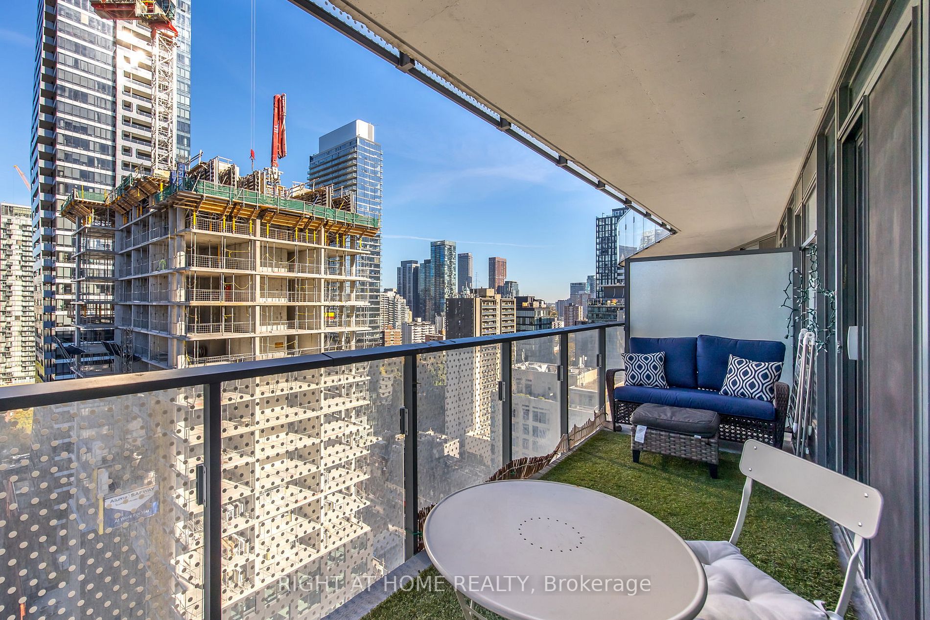 11 Wellesley St W, #1909
