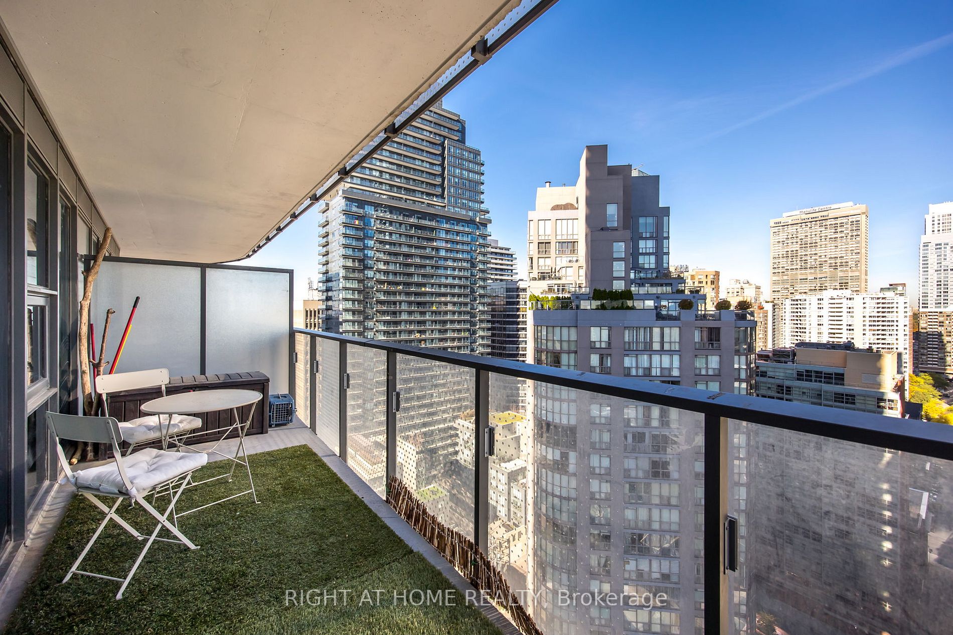 11 Wellesley St W, #1909