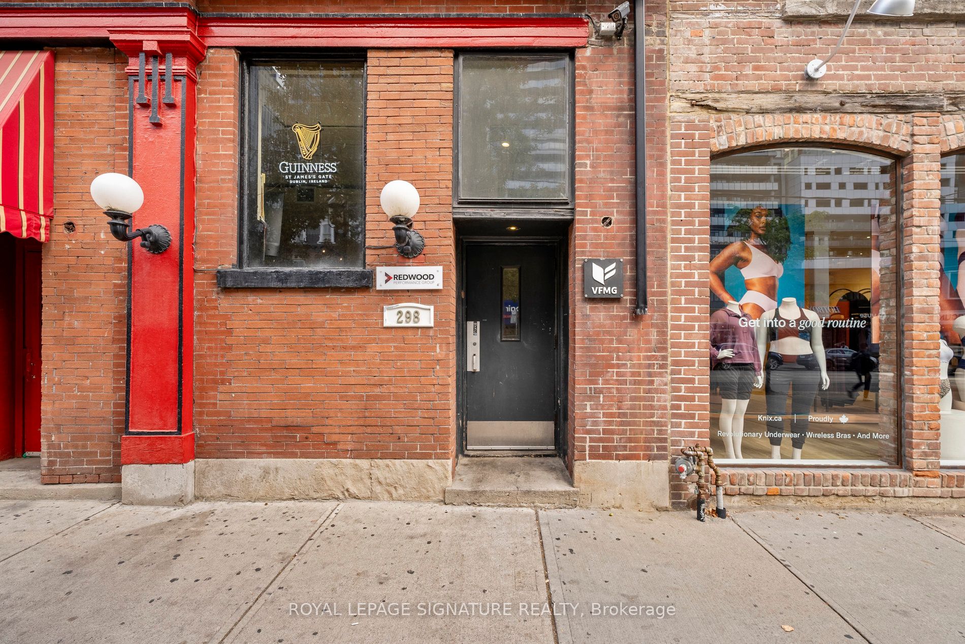 298 Queen St W