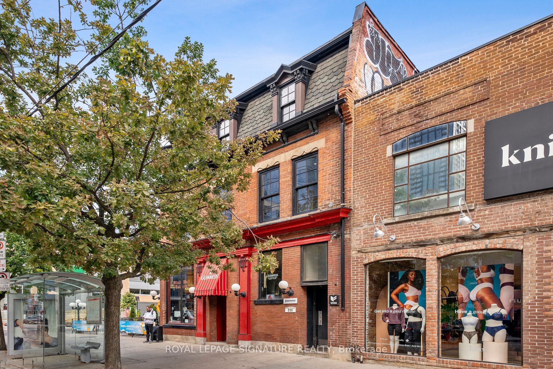298 Queen St W