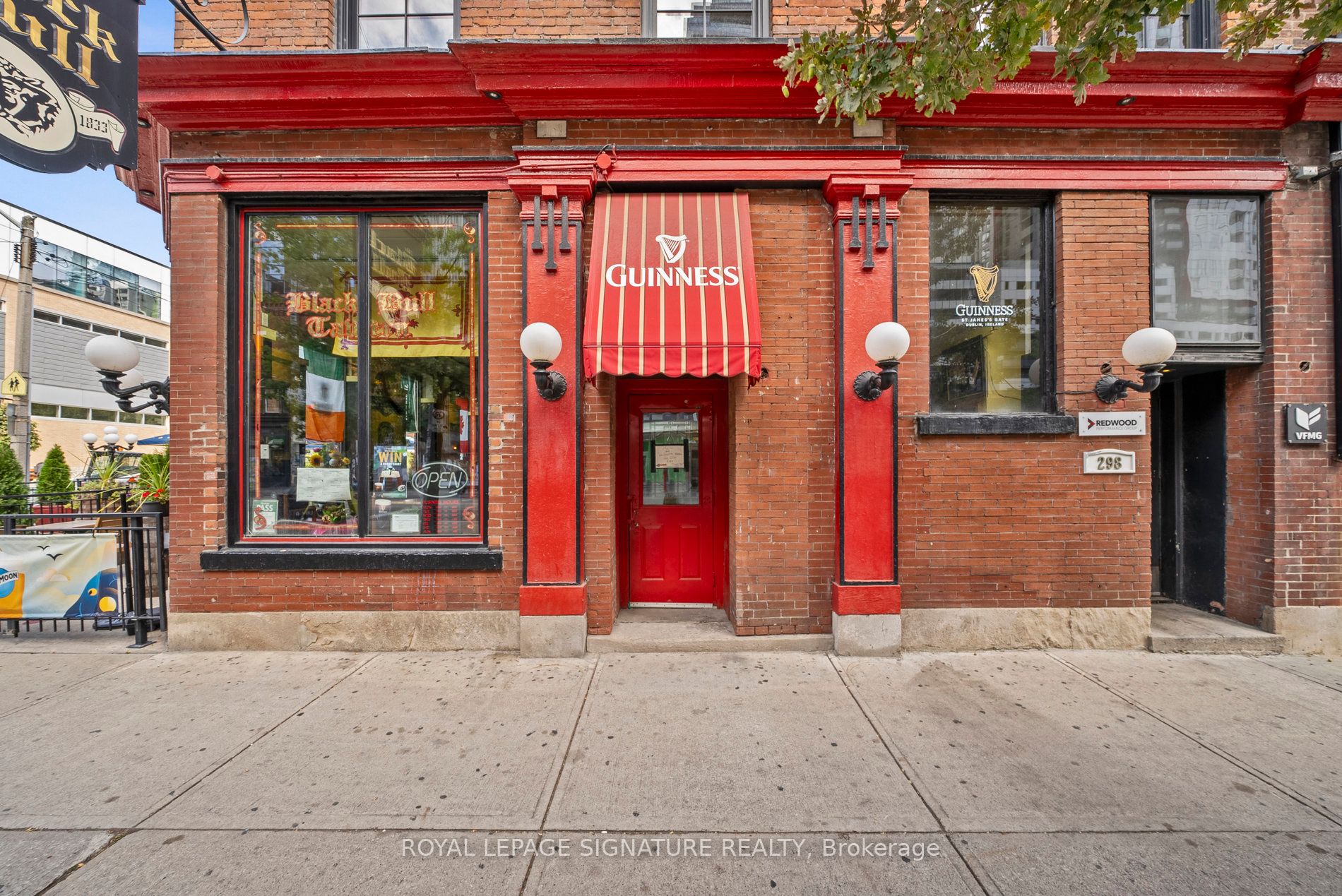 298 Queen St W