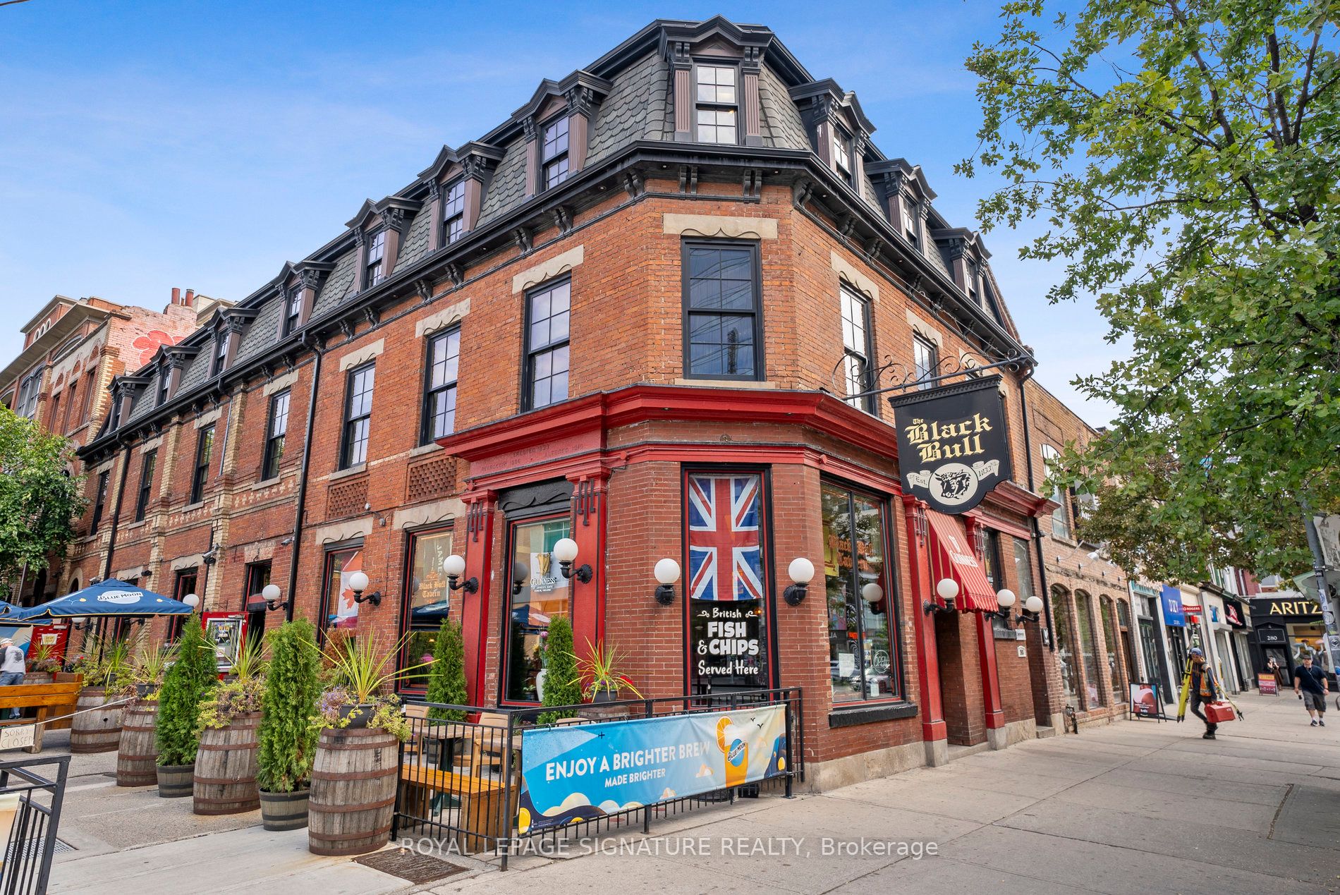 298 Queen St W