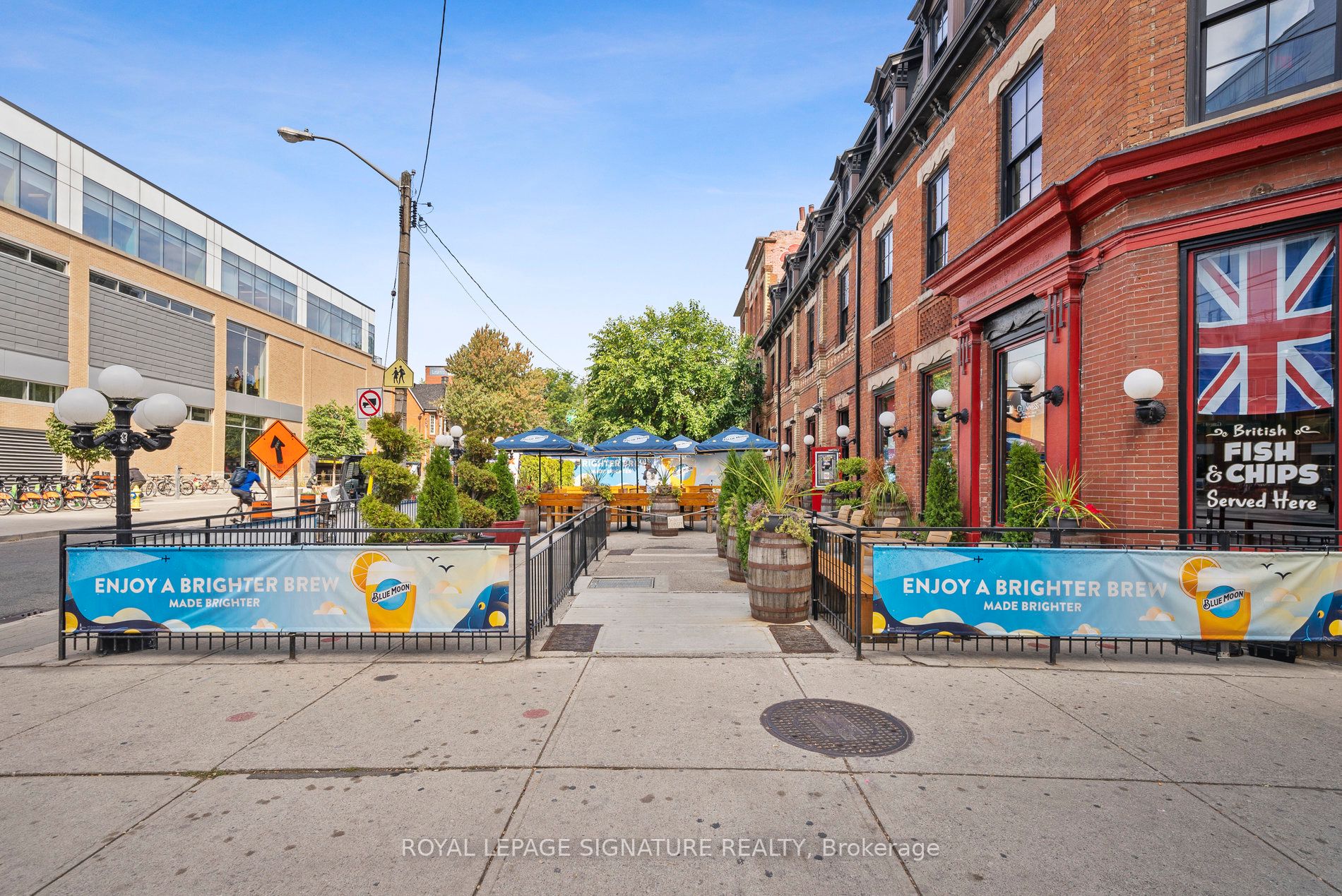 298 Queen St W